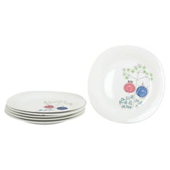 Marianne Westman pour Rörstrand. Six assiettes en faïence. Série « Pomona », milieu du XXe siècle.