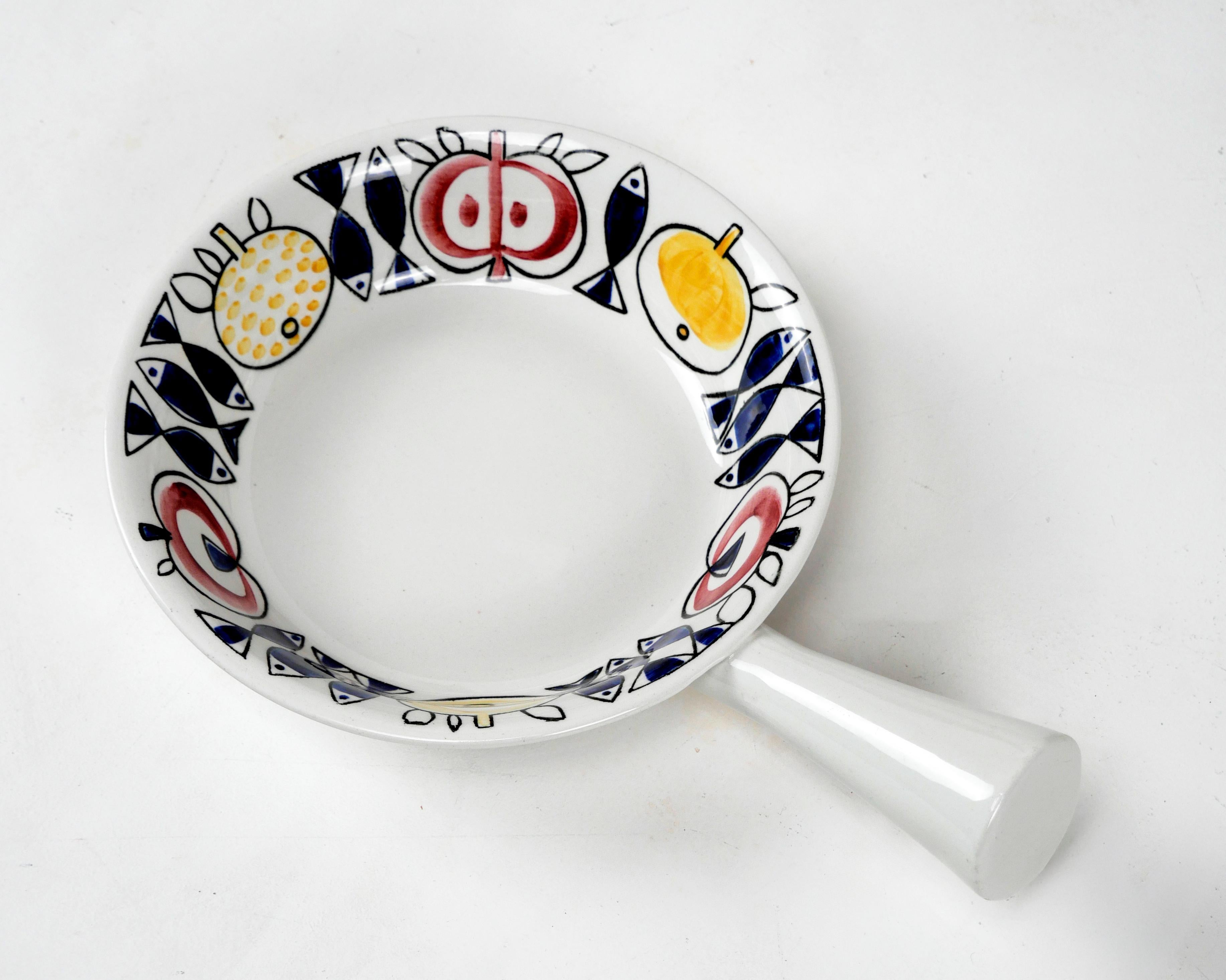 Marianne Westman, Rörstrand 'Pomona' no.13 ceramic pan with handle, Sweden, 1957 (Schwedisch) im Angebot