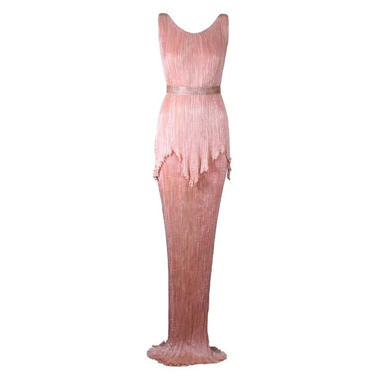 Mariano Fortuny - Robe péplos en soie rose nacrée en vente