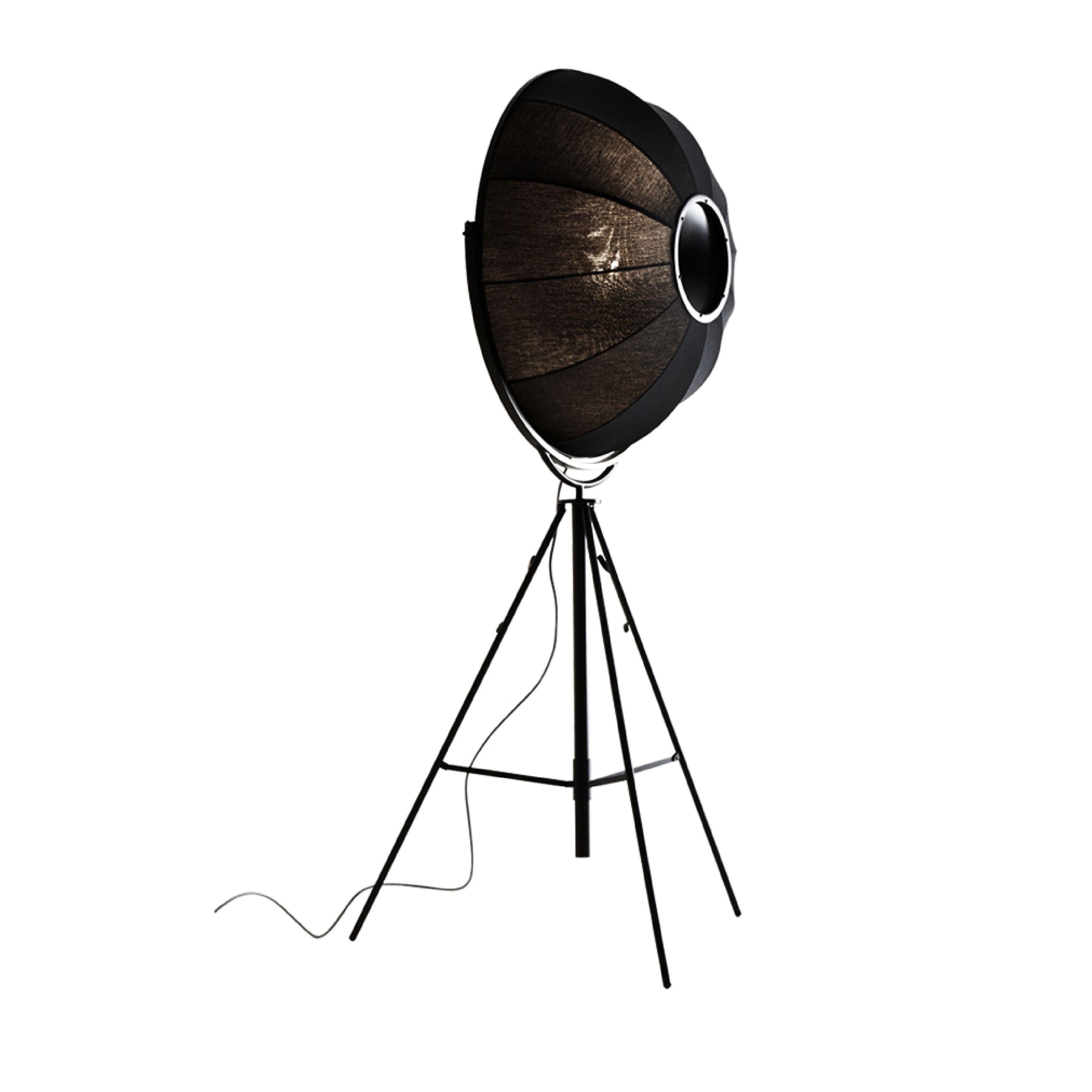 Mariano Fortuny y Madrazo 1907 Classic Black, Nera, modern floor lamp, Pallucco. Conceived by Mariano Fortuny in 1907, Fortuny was inspired by experiments he carried out in that year on a new indirect lighting system for stage lighting. His patented