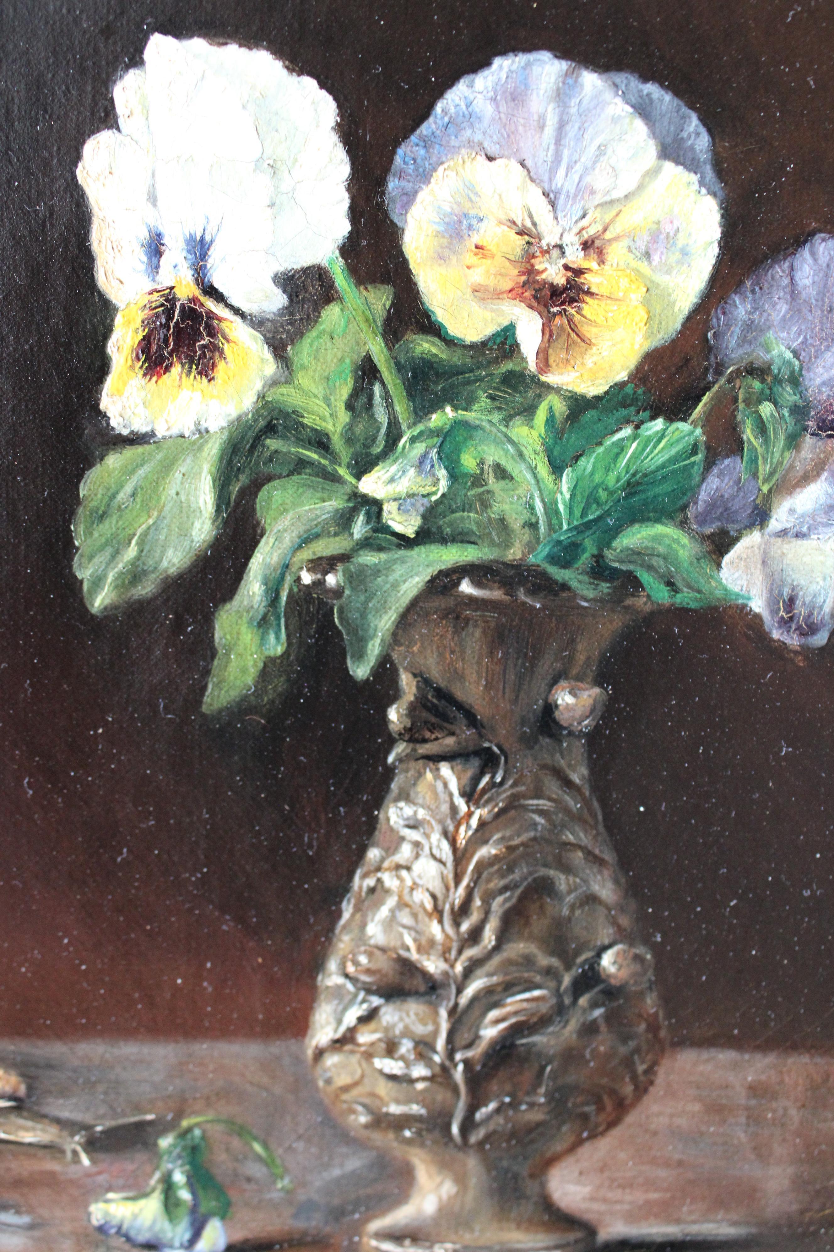 Flower Still Life French Antique still life oil painting of pansies on canvas - École française Painting par Marie-Amelie Viteau