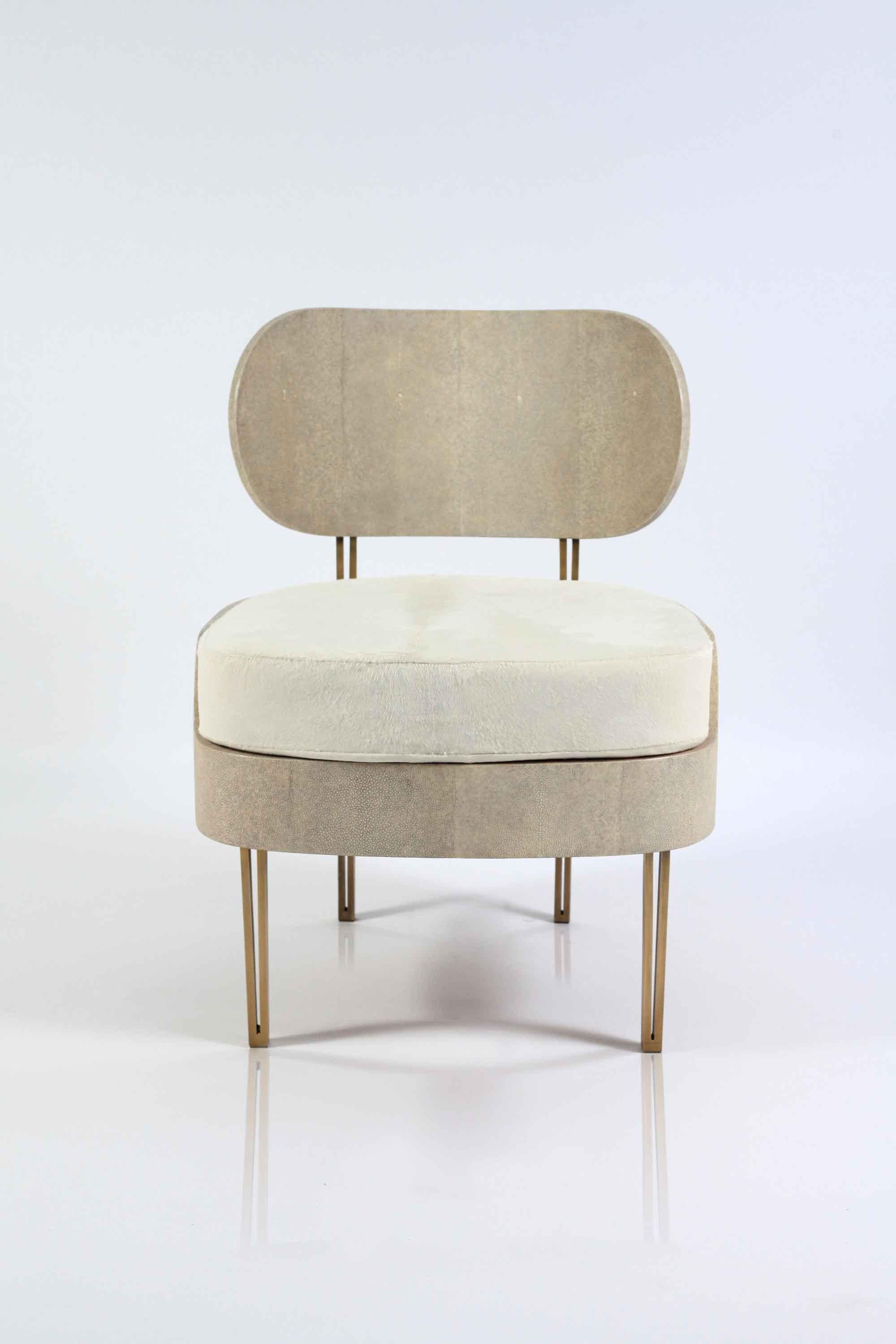 The Marie Antoinette chair by R&Y Augousti is a sophisticated piece that provides comfort, whilst retaining its elegant and luxurious aesthetic. This piece is inlaid in cream shagreen, finished with a cream horsehair cushion. The ends of the feet