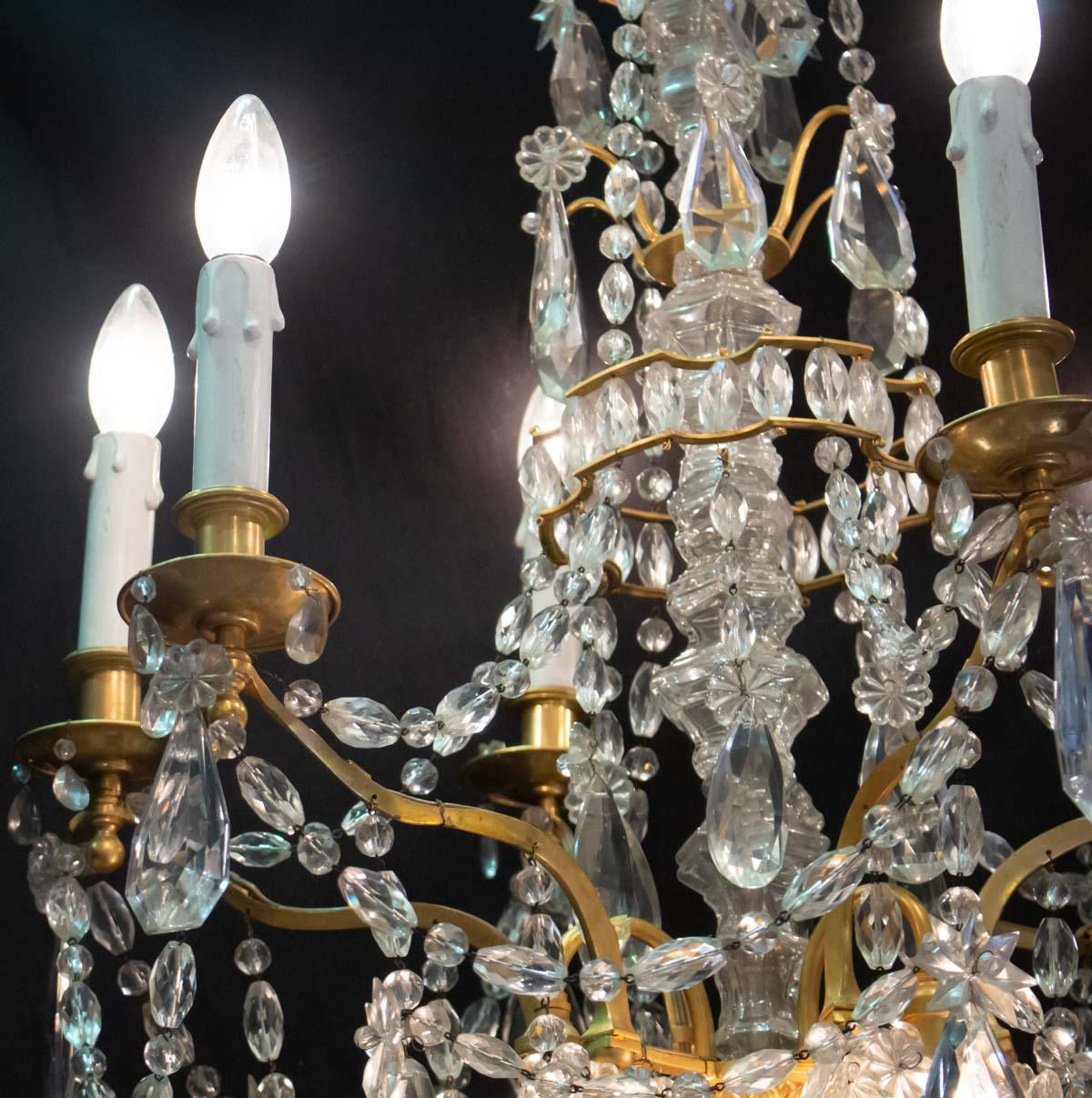 Marie Antoinette Kronleuchter:: 6 Lichterarme und 3 indirekte Lichter:: Bronze vergoldet (Spätes 19. Jahrhundert)