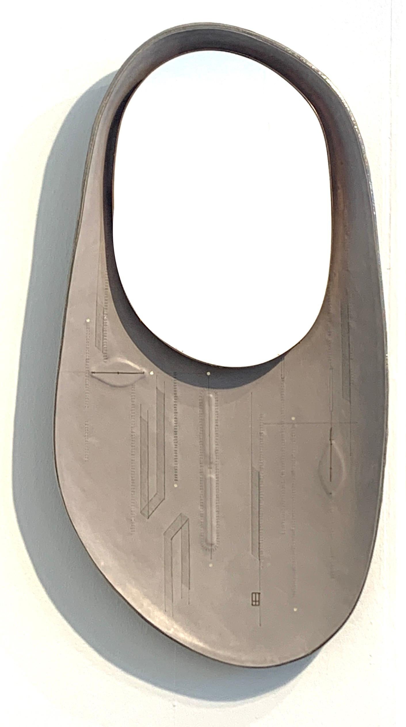 Miroir ovale incrusté en cuir sculpté gris avec détails en cuivre et or en vente 7