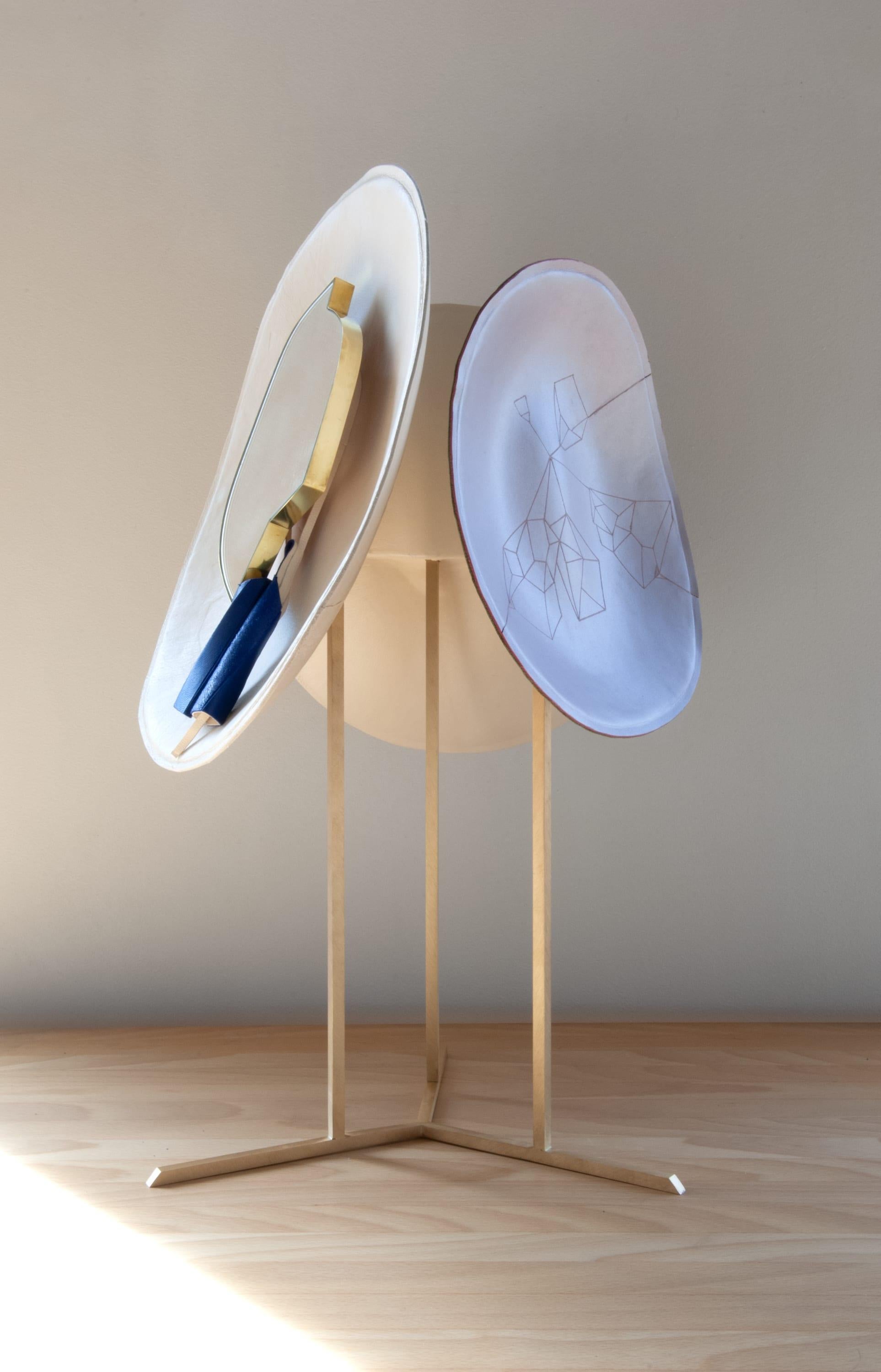 Miroir Boudoir sculpture en cuir à 3 faces avec miroir sur base en laiton - Gris Abstract Sculpture par Marie Barthès