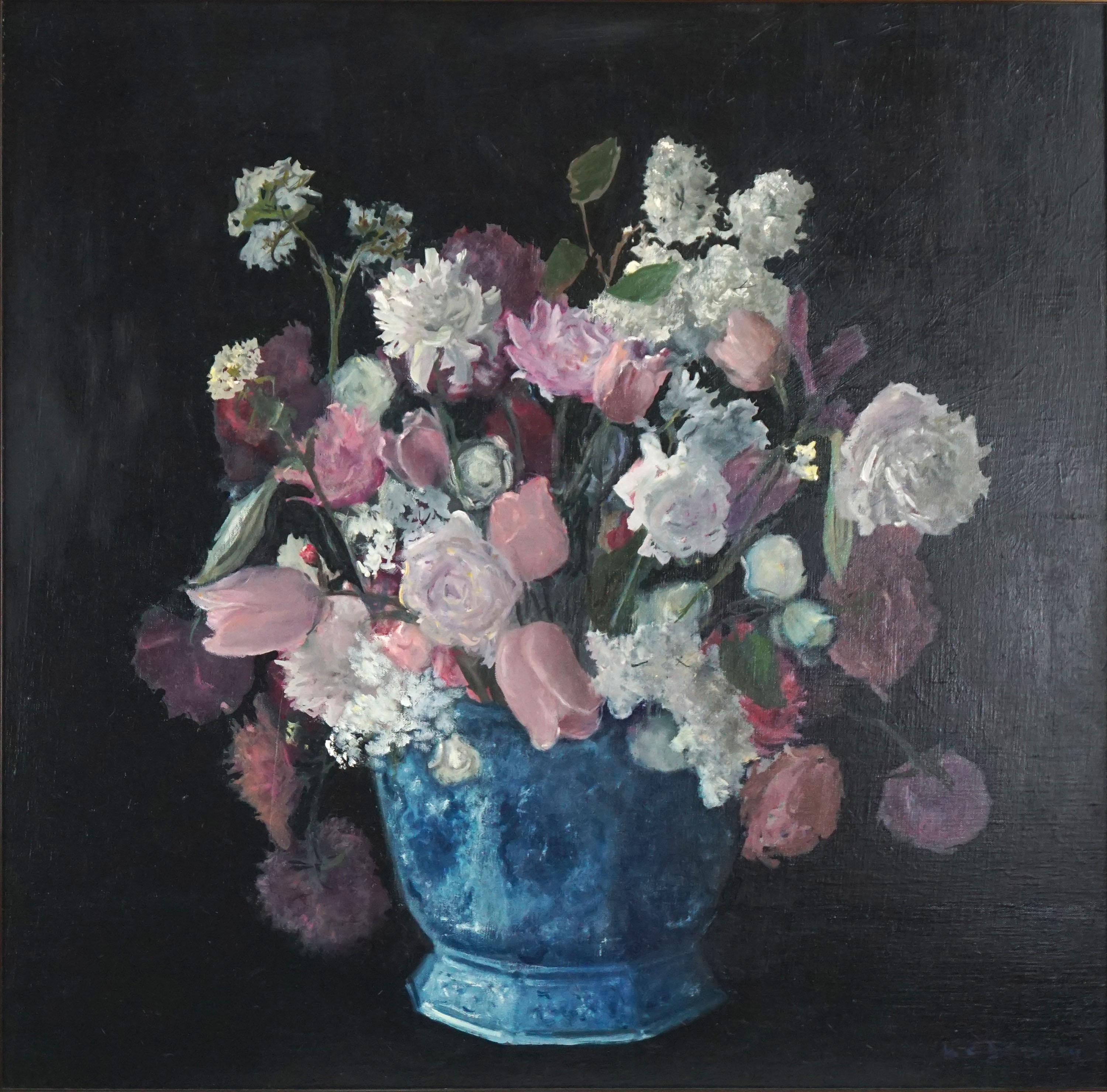 Französisches, großformatiges Stillleben aus Tulpen, Fliedern und Rosen in blauer und weißer Topf – Painting von Marie-Claire Delaunay