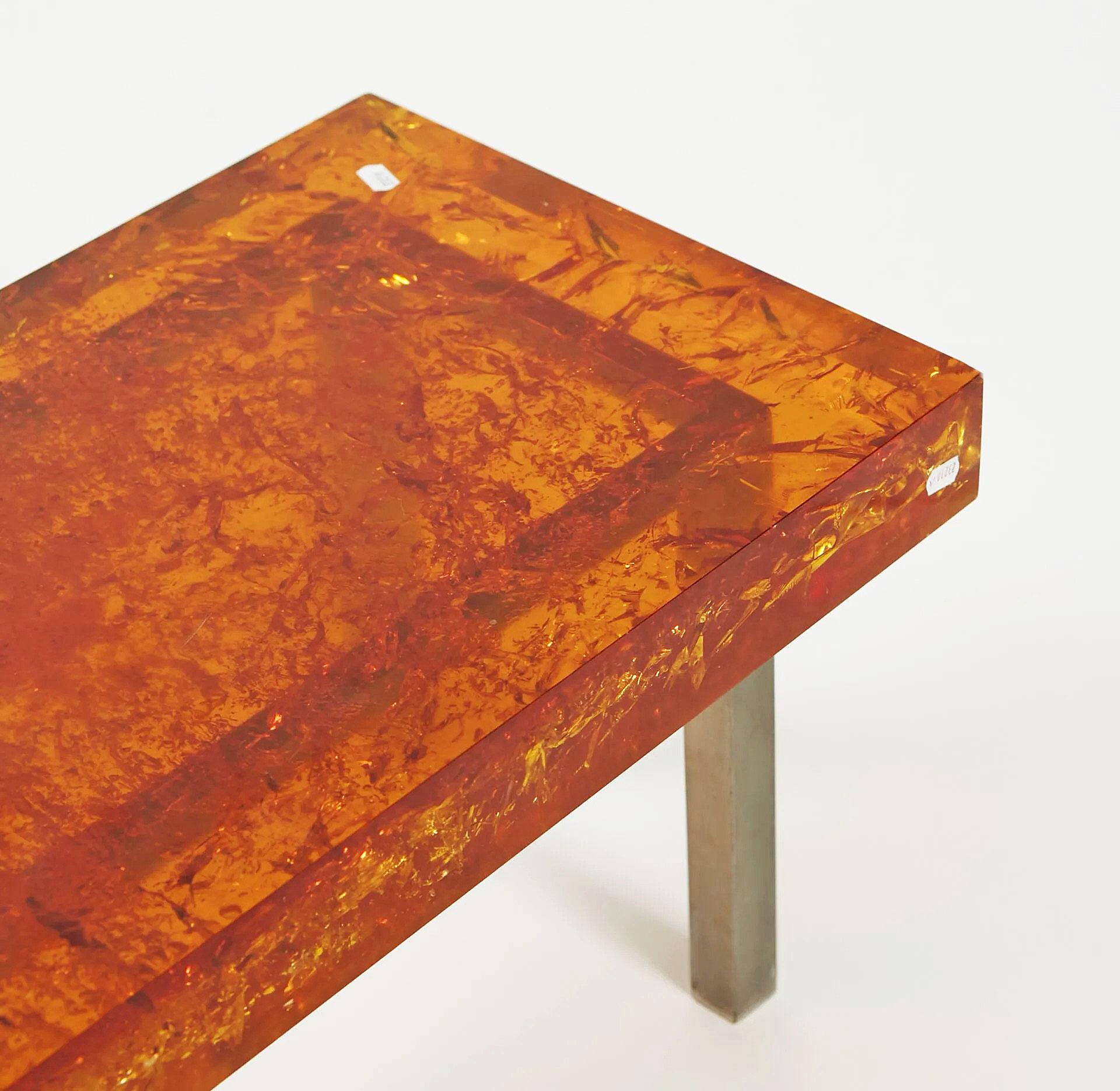 Marie-Claude de Fouquières (née en 1937)
 rare table basse en métal chromé, plateau épais en résine fractale.