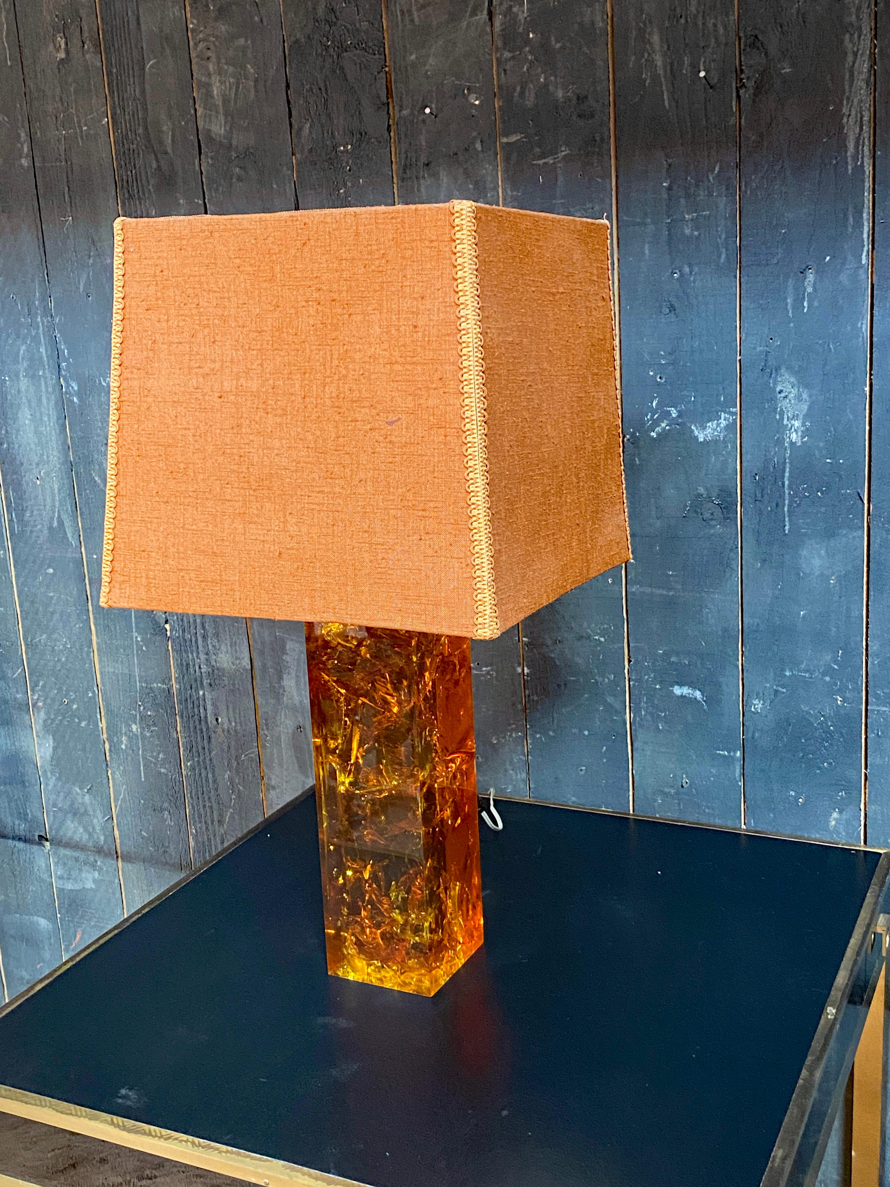 Marie-Claude de Fouquières (born in 1937) table lamp in fractal resin.
Dimensions of the lamp without the shade : 39 x 12 x 12 cm