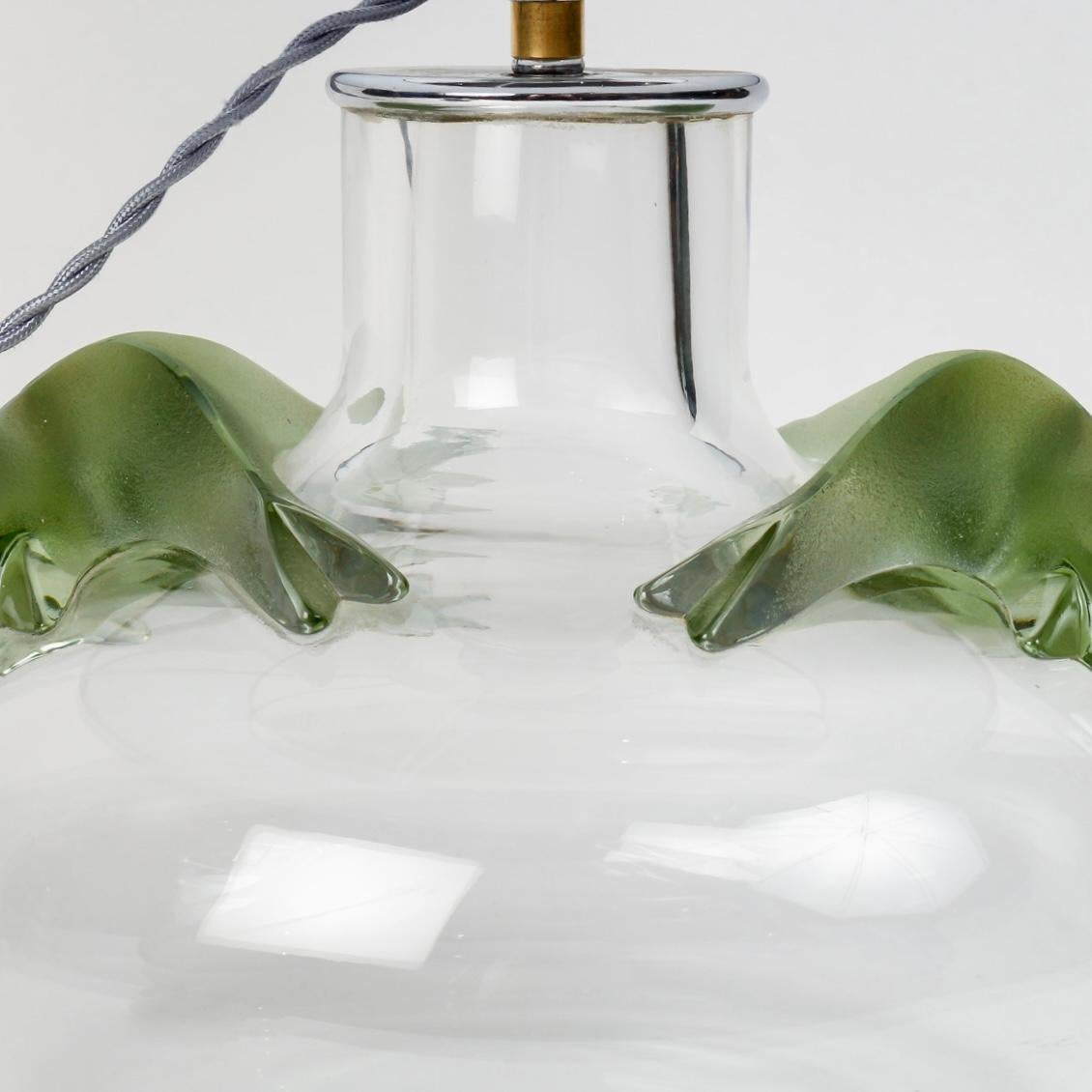 Moulé Marie Claude Lalique - Lampe en cristal transparent et cristal vert appliqué en vente
