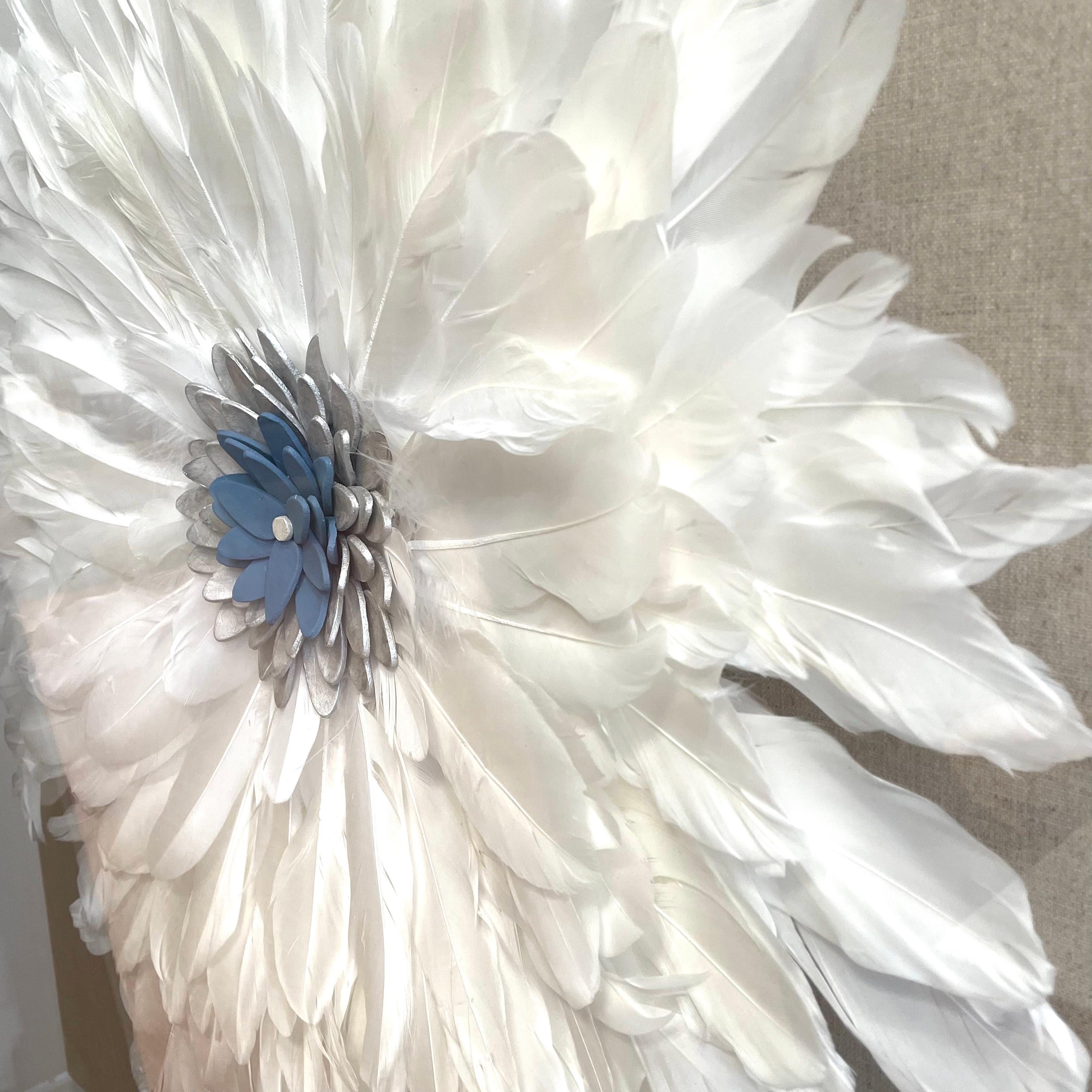 Feuille Flores 3D composition florale inspirée de la nature en forme de plume, argile dans une boîte en plexiglas en vente 1