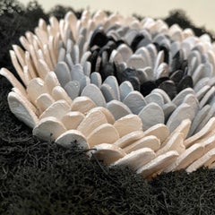 Flos - composition en argile et mousse grise et gris floral inspirée de la nature en 3D