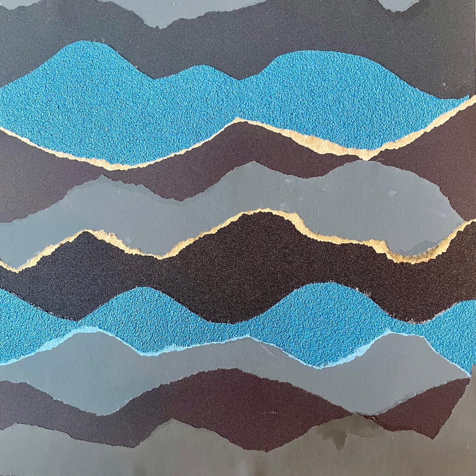 Fluctus 1  - Azul gris negro paisaje marino abstracto collage de papel sobre tablero de madera - Abstract Drawing Gris de Marie Laforey