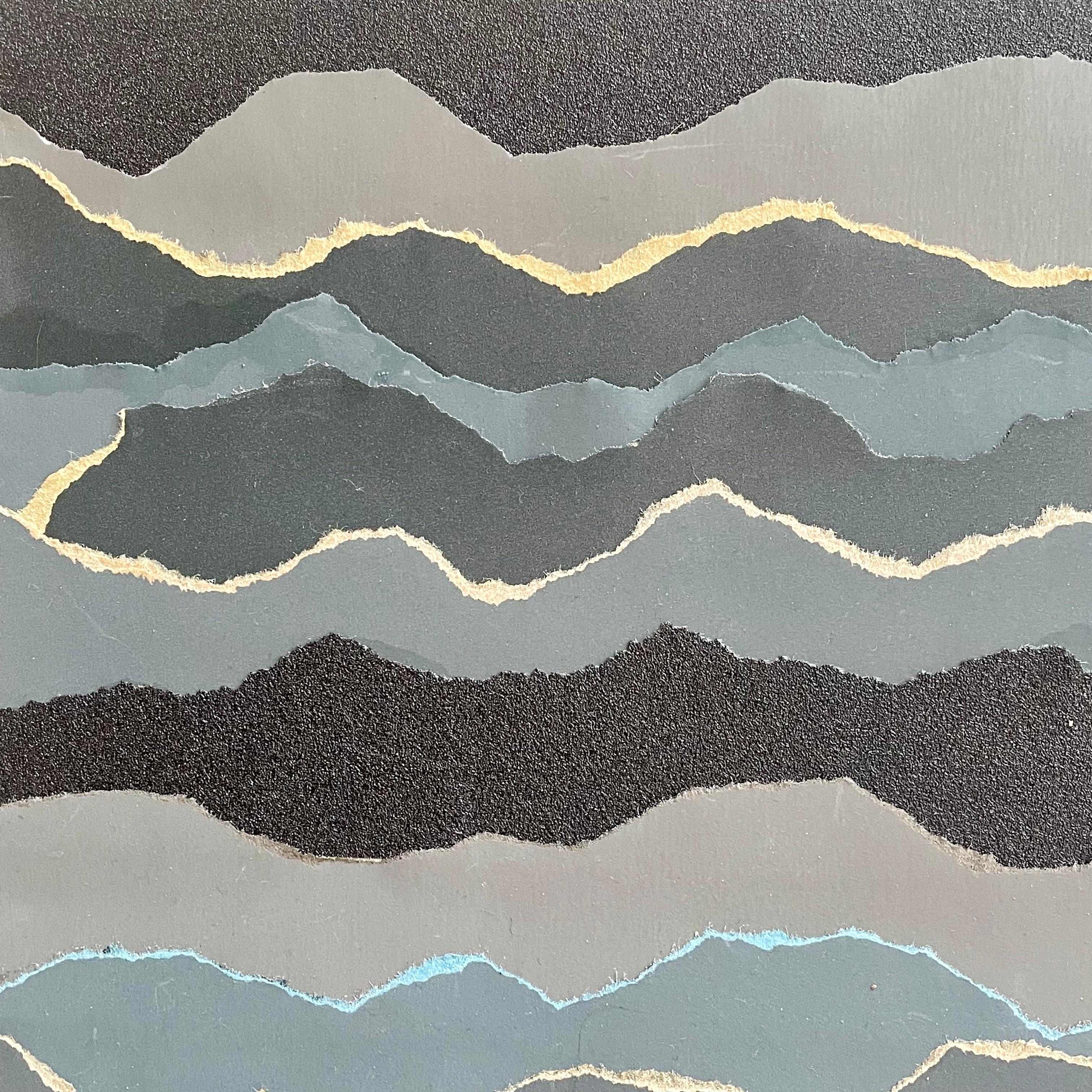 Fluctus 2  - Azul gris negro paisaje marino abstracto collage de papel sobre tablero de madera - Abstract Drawing Marrón de Marie Laforey