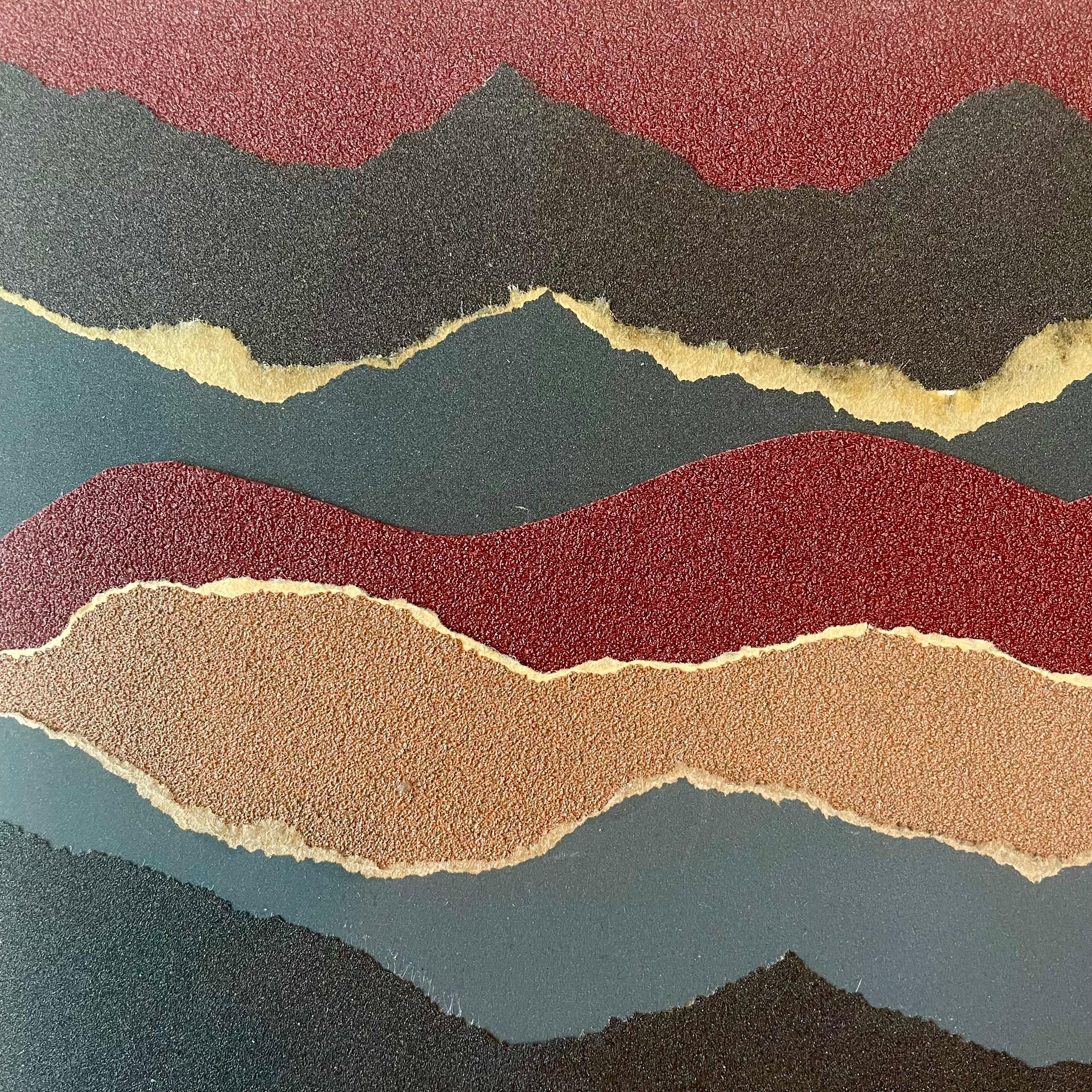 Fluctus 5 - Collage papier sur panneau de bois, paysage marin abstrait, rouge, gris et marron en vente 1