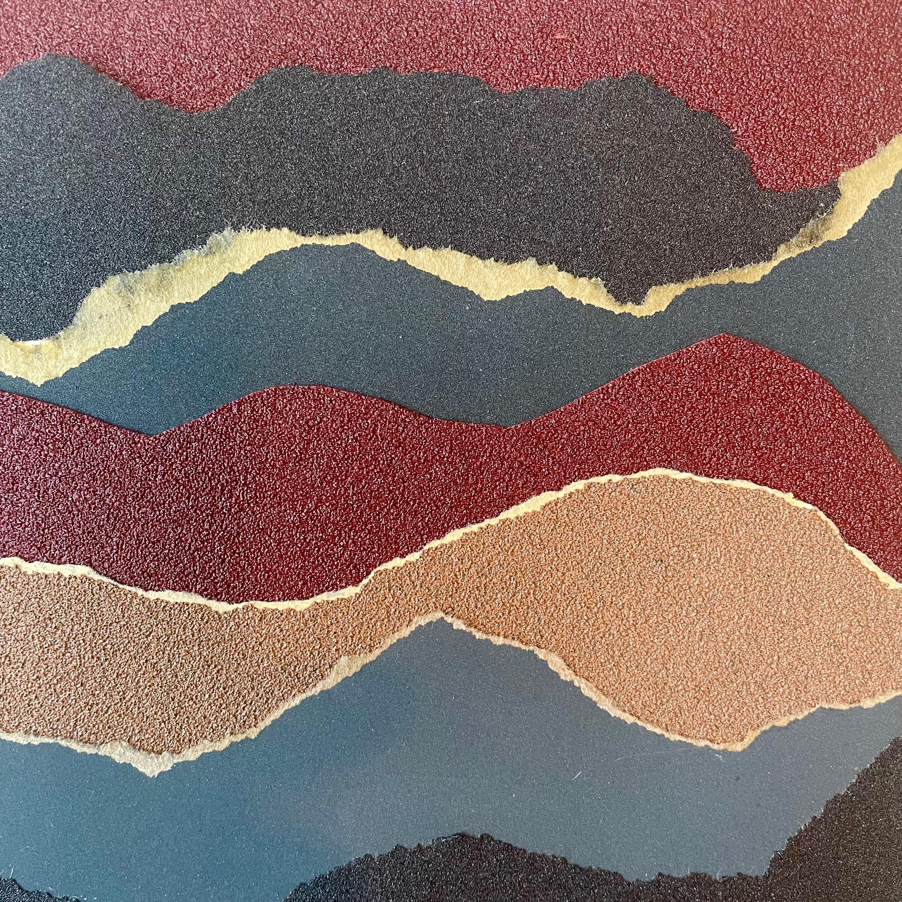 Fluctus 5 - Collage papier sur panneau de bois, paysage marin abstrait, rouge, gris et marron en vente 2