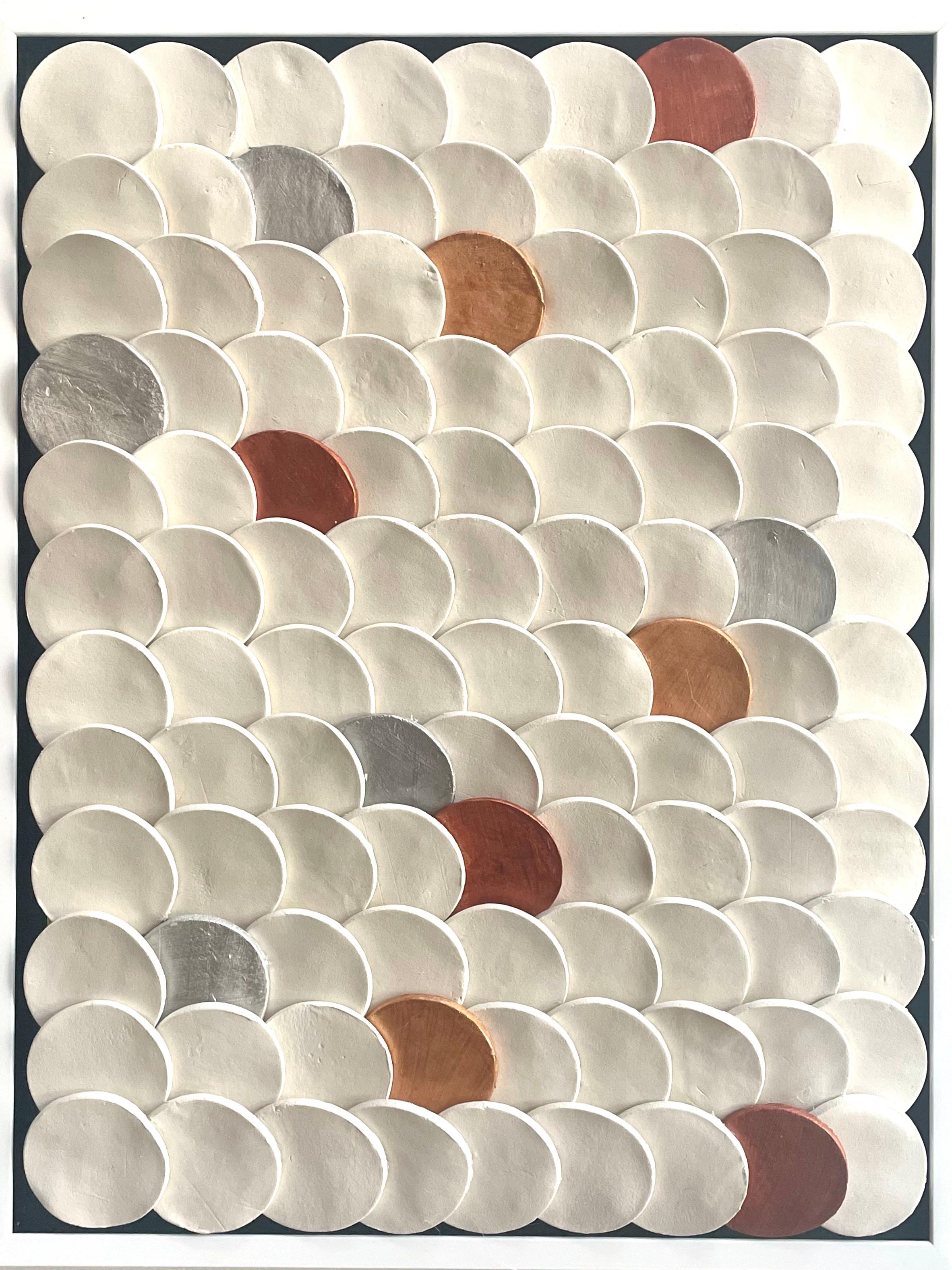 Squamae G2 - composizione geometrica astratta 3D da parete in ceramica, oro, rame e argento