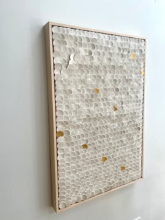 Squamae I  - composición mural cerámica abstracta geométrica 3D oro blanco