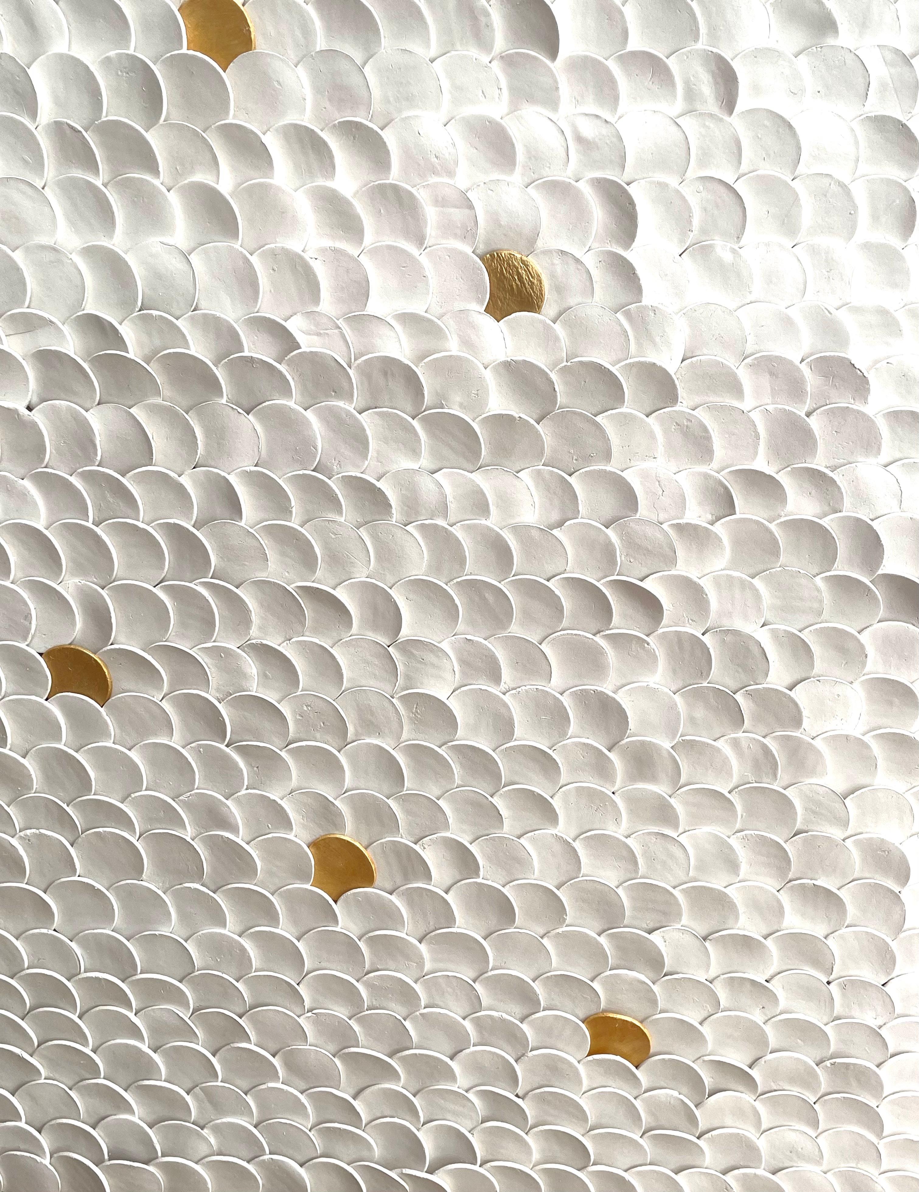 Squamae I  - white gold 3D abstract geometric ceramic wall composition For Sale 1