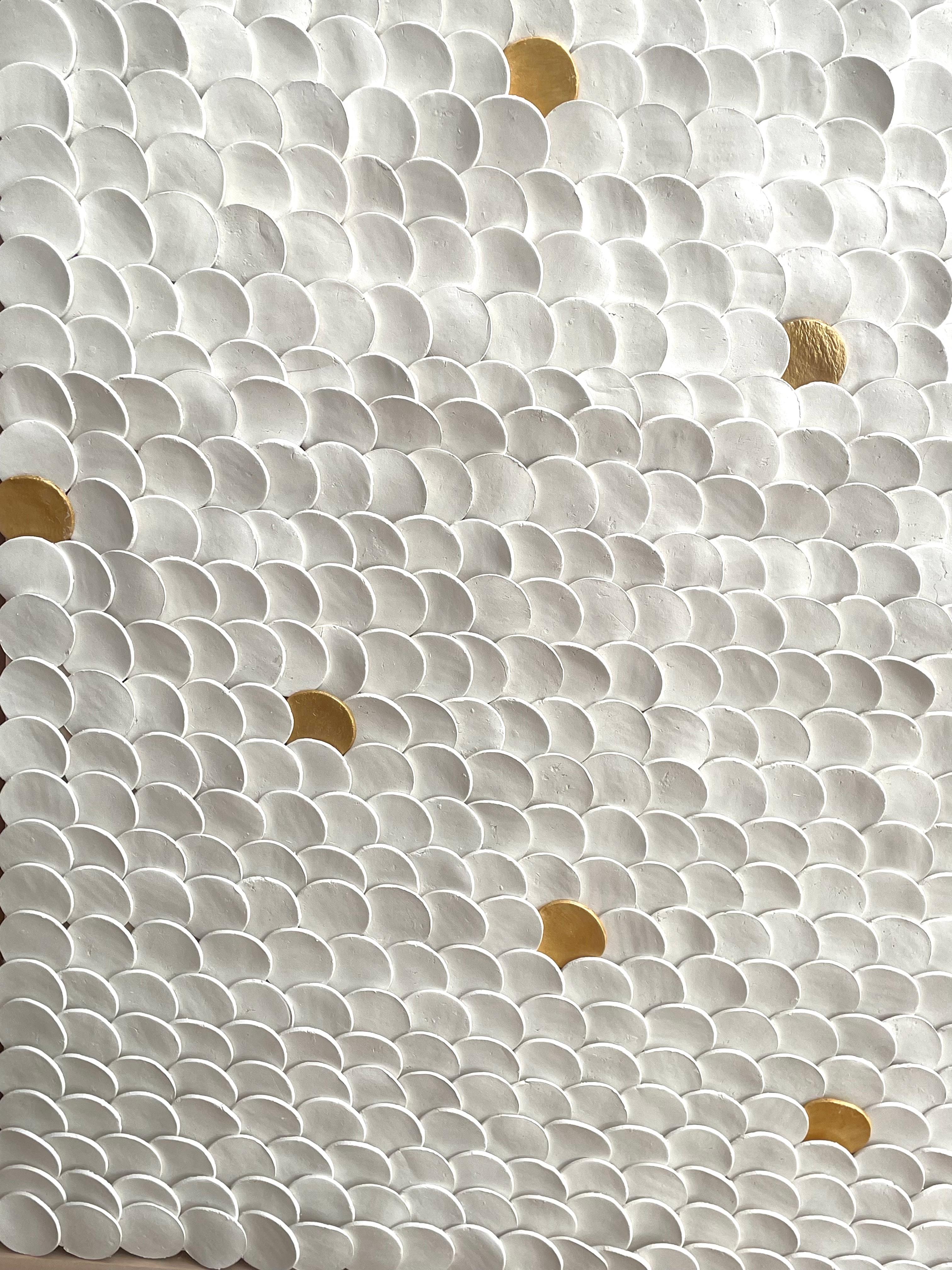 Squamae I  - white gold 3D abstract geometric ceramic wall composition For Sale 2