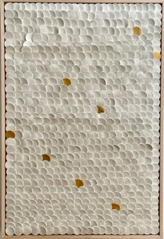 Squamae I  - Composizione geometrica astratta da parete in ceramica oro bianco 3D