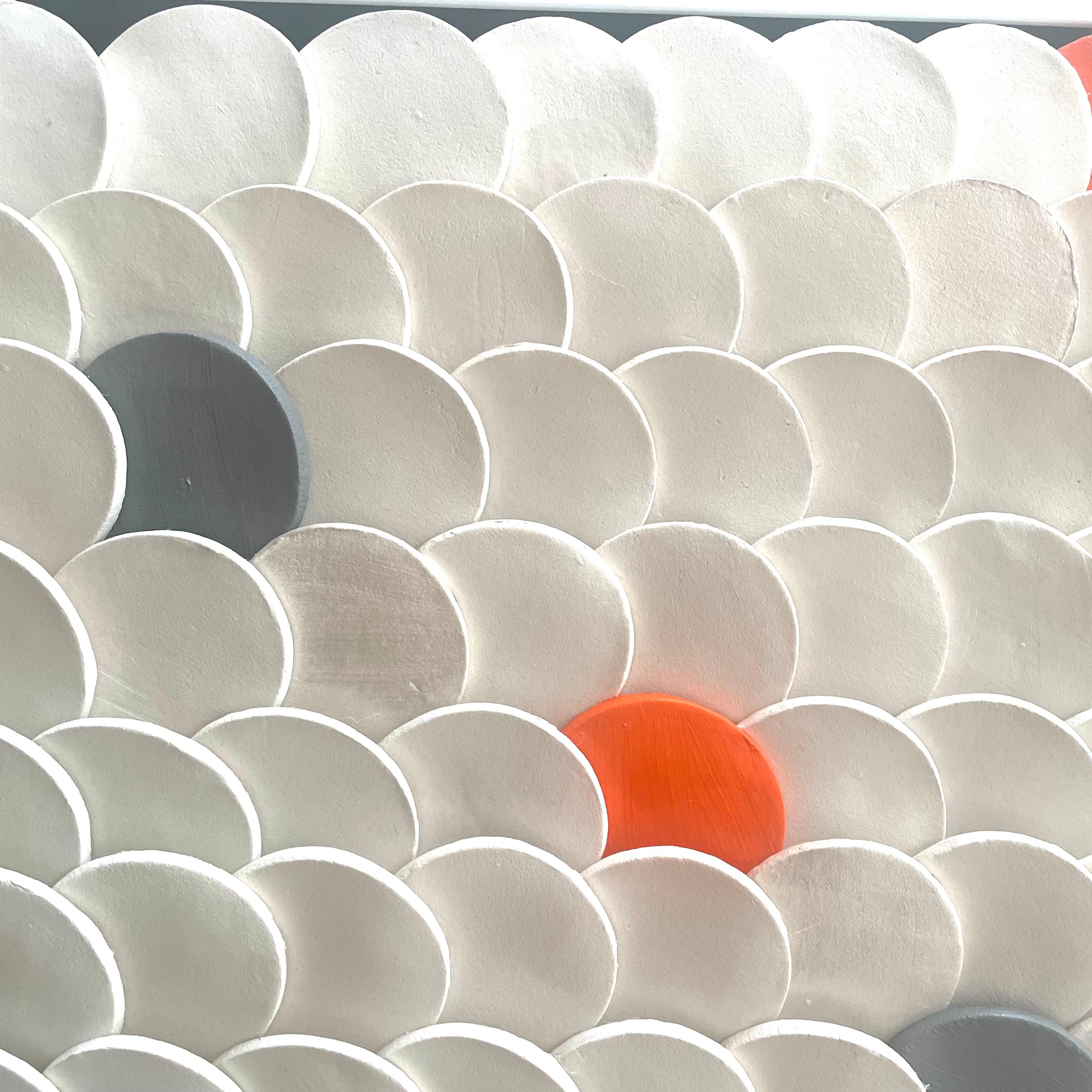 Squamae S 5 - orange, grau, weiß 3D abstrakte geometrische Keramik-Wandgestaltung (Weiß), Abstract Sculpture, von Marie Laforey