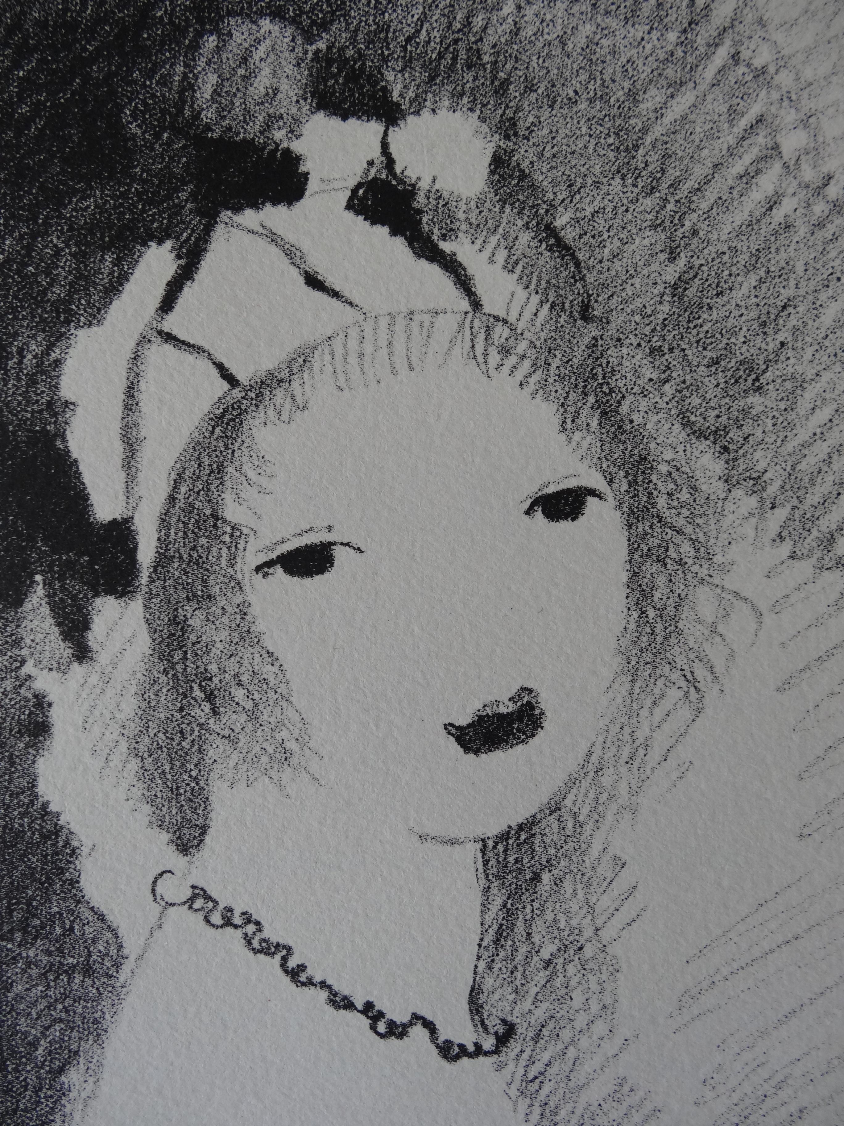 Donna con collana - Litografia originale - (Catalogo ragionato Marchesseau #138) - Portrait Print Grigio di Marie Laurencin