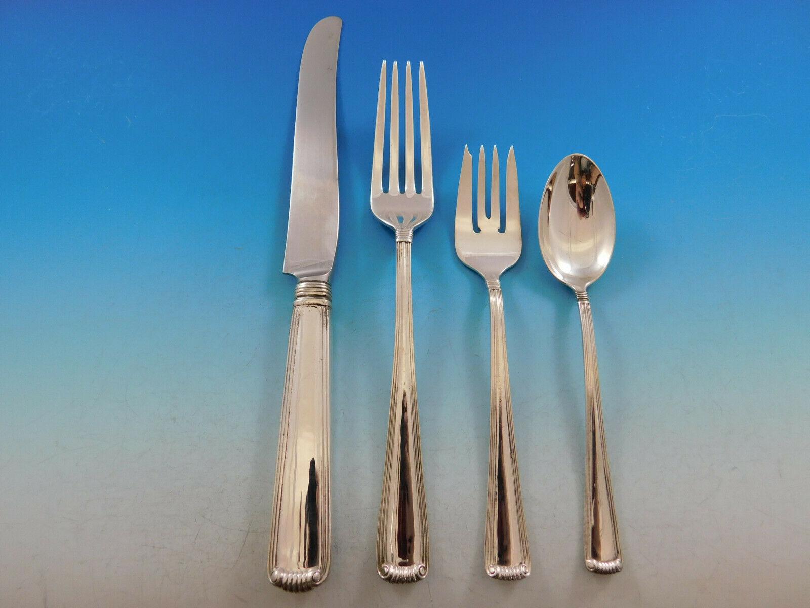 Set di posate in argento sterling Monumental Marie Louise by Blackinton, 103 pezzi. Questo set comprende:

 12 coltelli per la cena, 9 3/4