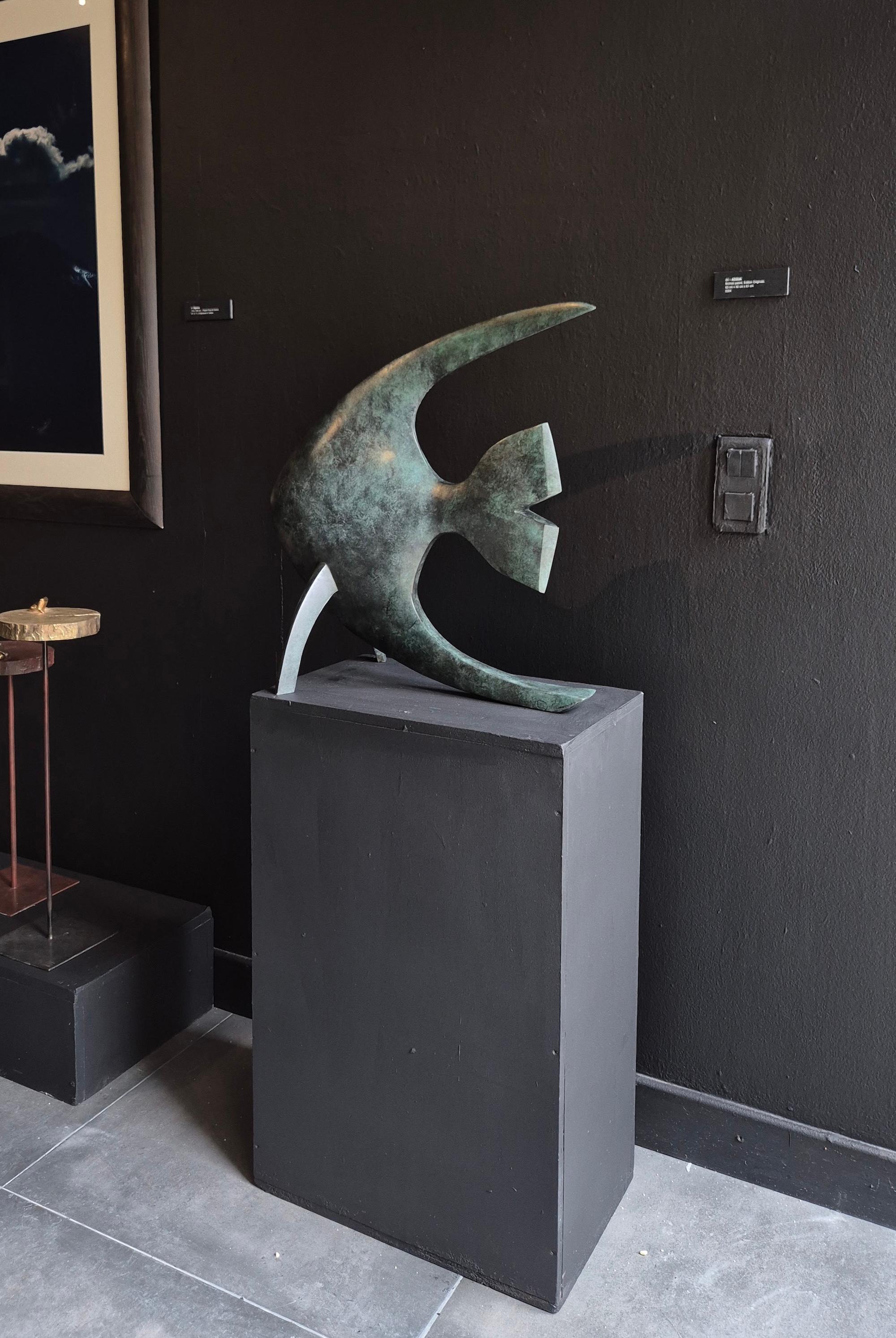 Acqua di Marie Louise Sorbac - Scultura animale in bronzo di un pesce, mare in vendita 14