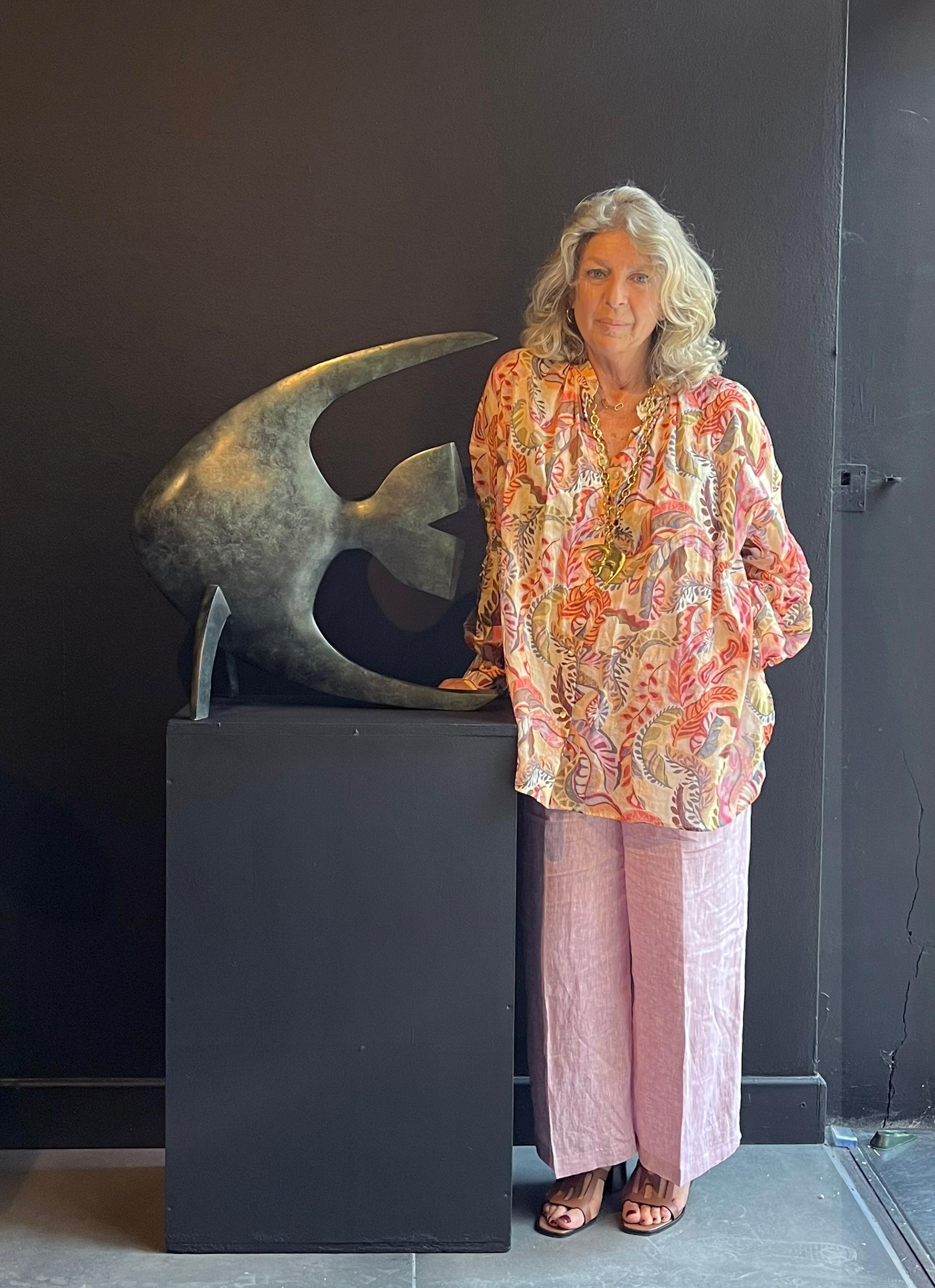 Acqua di Marie Louise Sorbac - Scultura animale in bronzo di un pesce, mare in vendita 16