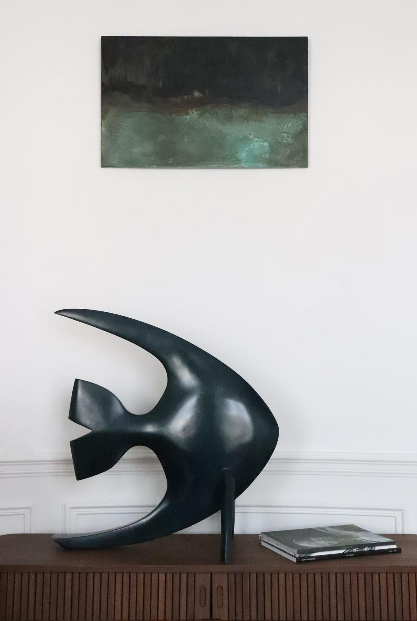 Acqua di Marie Louise Sorbac - Scultura animale in bronzo di un pesce, mare in vendita 4