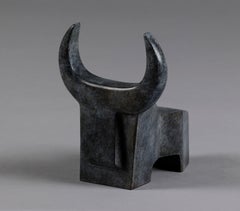 Aramis par Marie Louise Sorbac - Sculpture en bronze d'un taureau, Art animalier