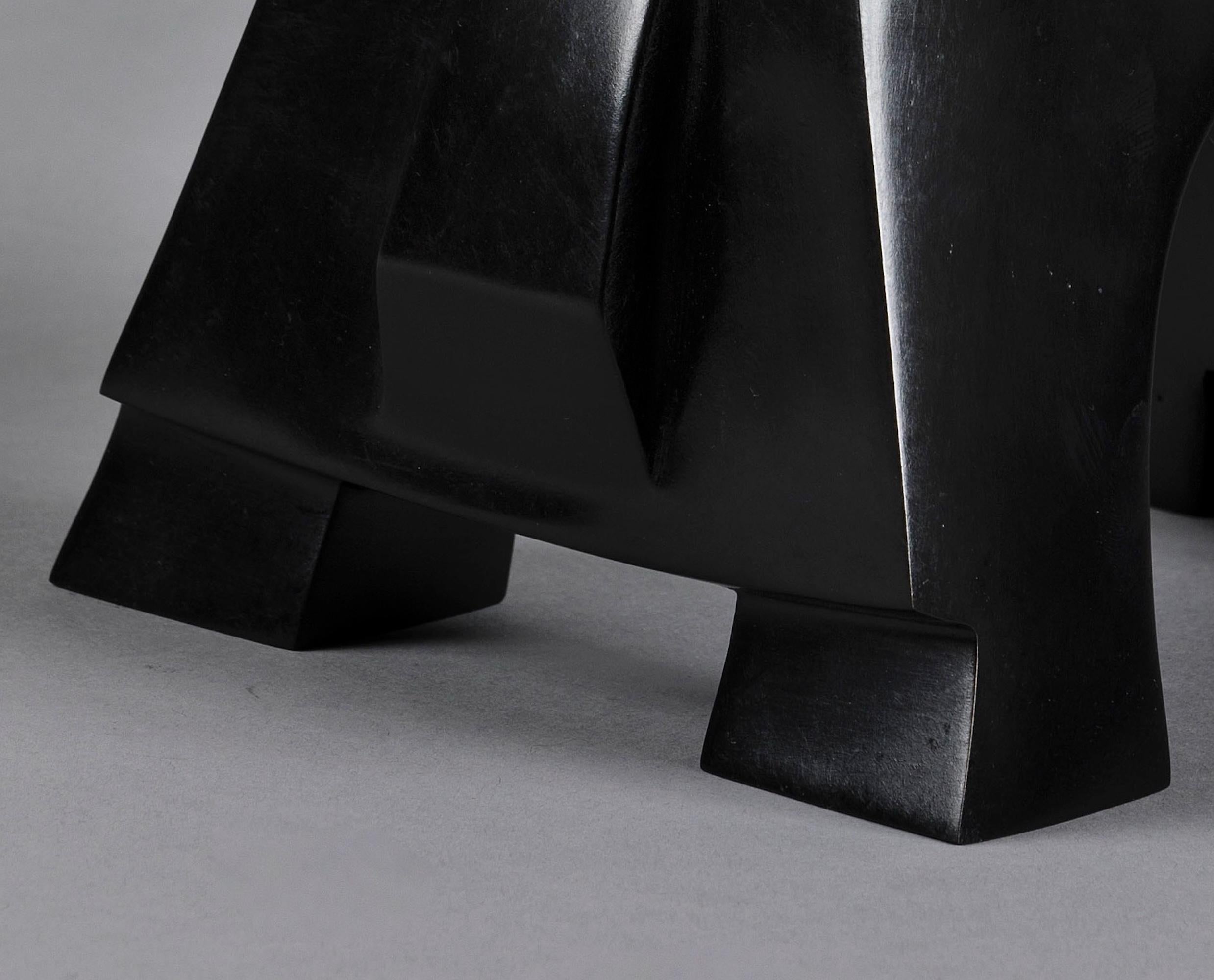 Athos di Marie Louise Sorbac -  Scultura animale in bronzo, toro in vendita 6