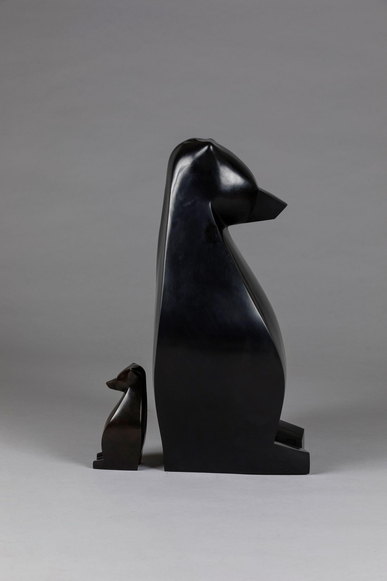 Baloo de Marie Louise Sorbac  Sculpture animalière en bronze, ours, couleur noire en vente 4