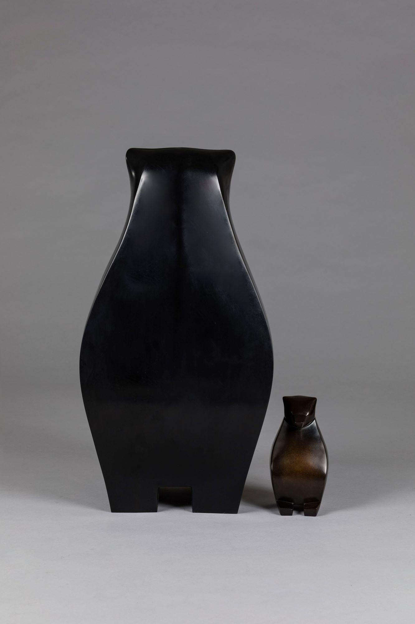 Baloo de Marie Louise Sorbac  Sculpture animalière en bronze, ours, tons foncés en vente 2