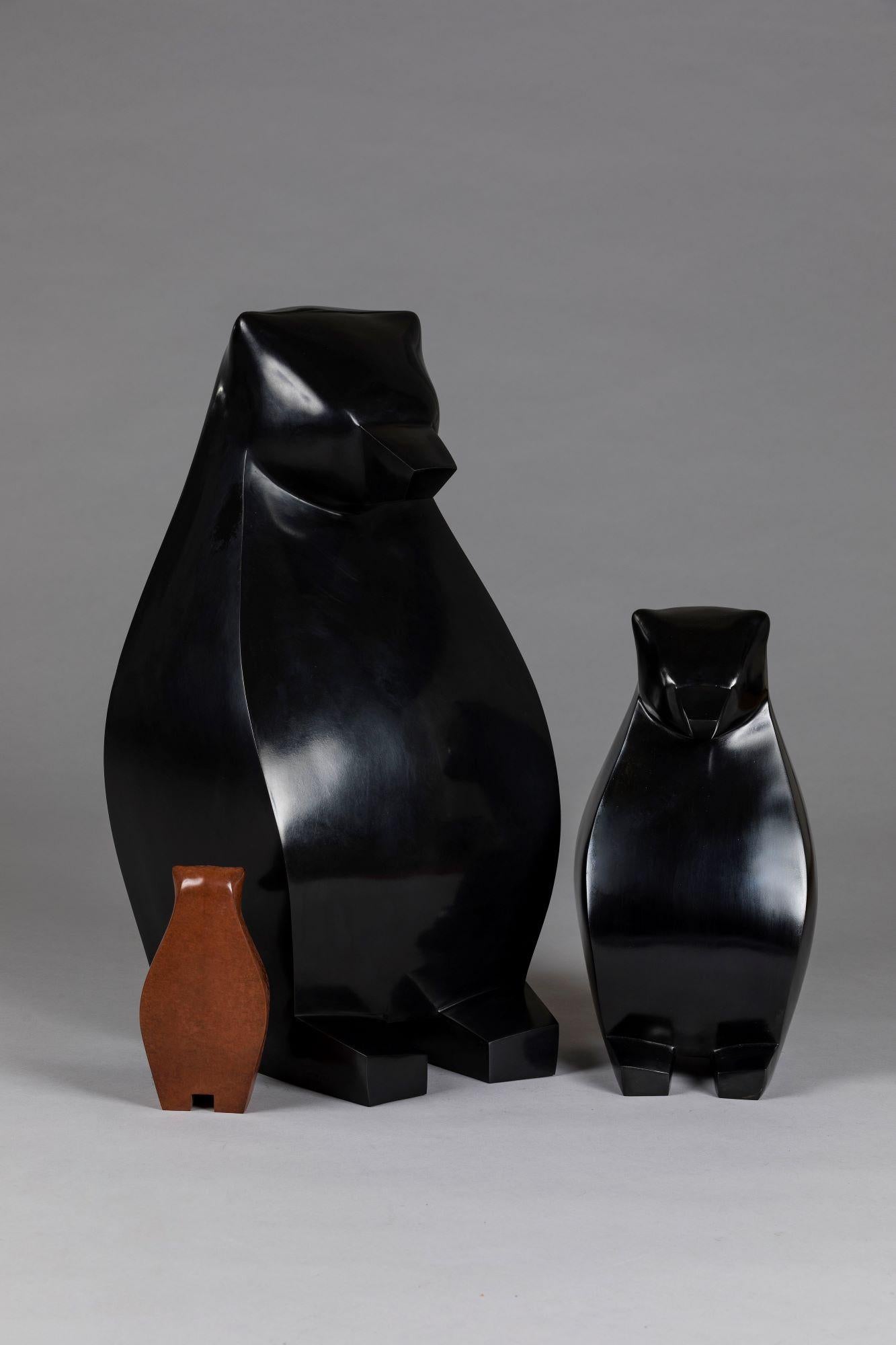 Baloo de Marie Louise Sorbac  Sculpture animalière en bronze, ours, tons foncés en vente 3