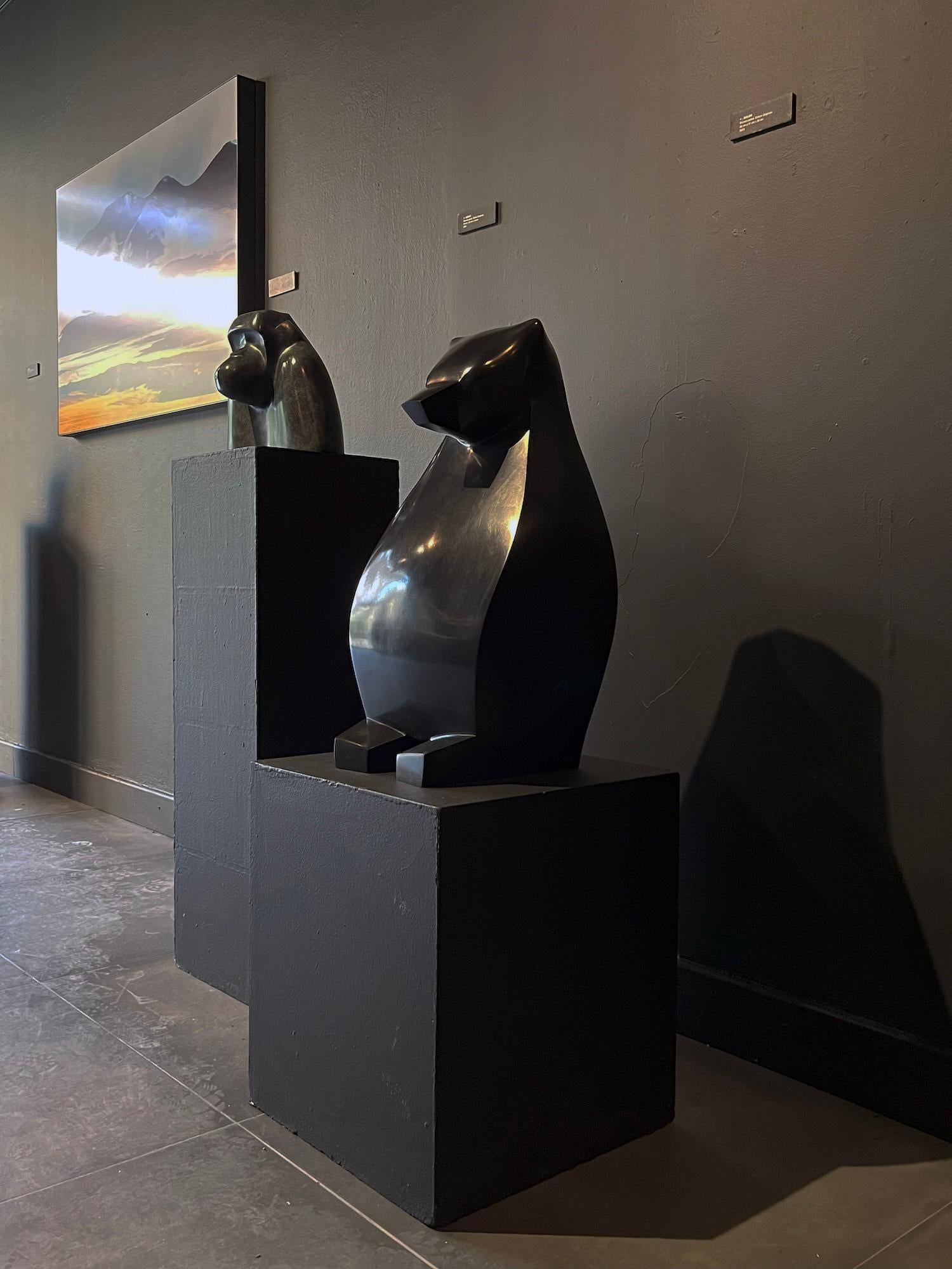 Baloo de Marie Louise Sorbac  Sculpture animalière en bronze, ours, tons foncés en vente 7