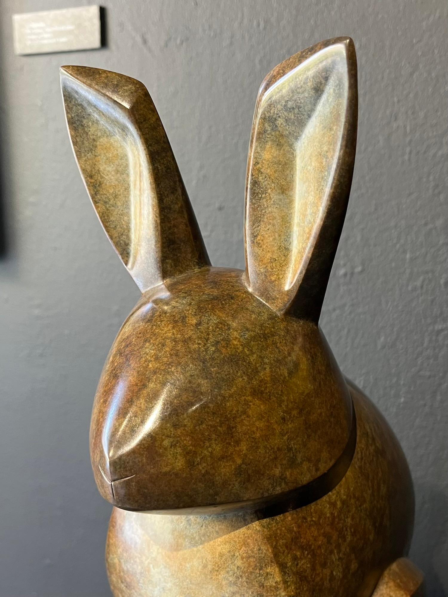 Ernest by Marie Louise Sorbac - Sculpture animalière en bronze, lapin, noir, lisse en vente 9