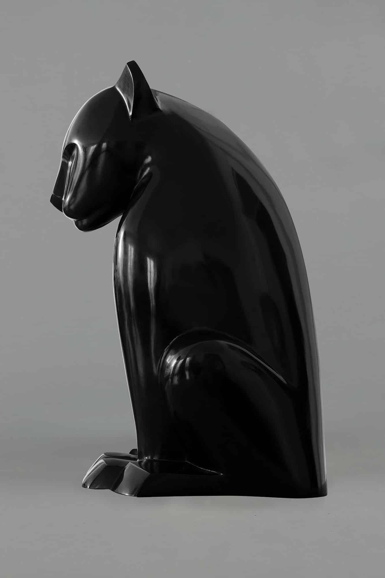 Leona di Marie Louise Sorbac - Scultura animale in bronzo, leonessa, colore nero in vendita 2