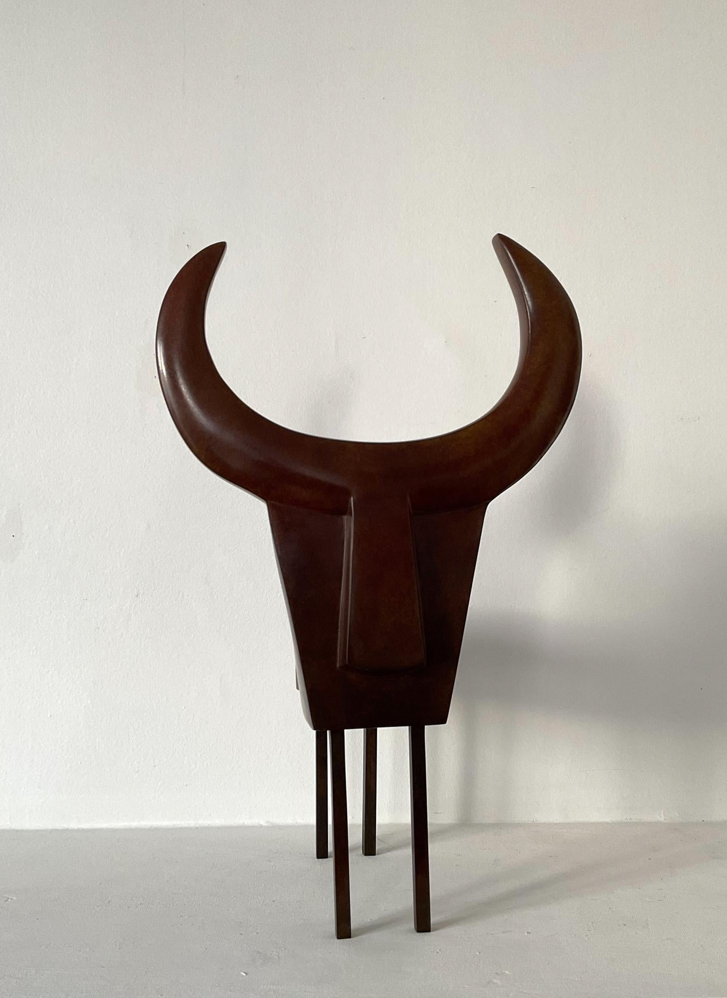 Macho de Marie Louise Sorbac - Sculpture contemporaine en bronze, taureau géométrique en vente 3
