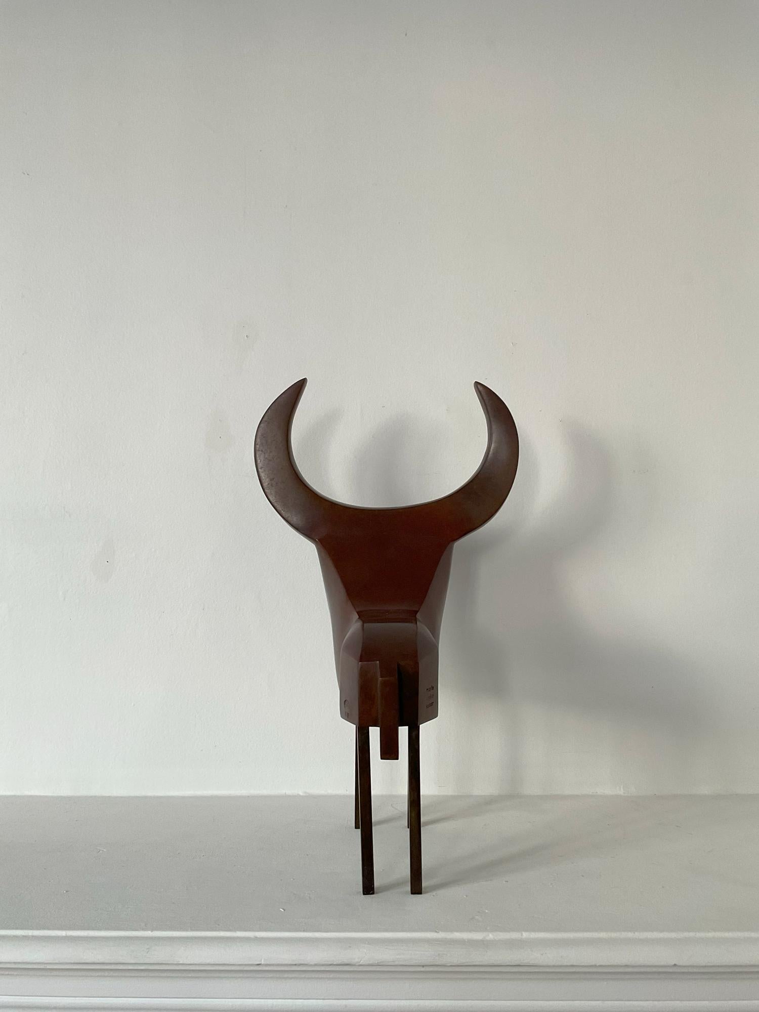 Macho de Marie Louise Sorbac - Sculpture contemporaine en bronze, taureau géométrique en vente 7