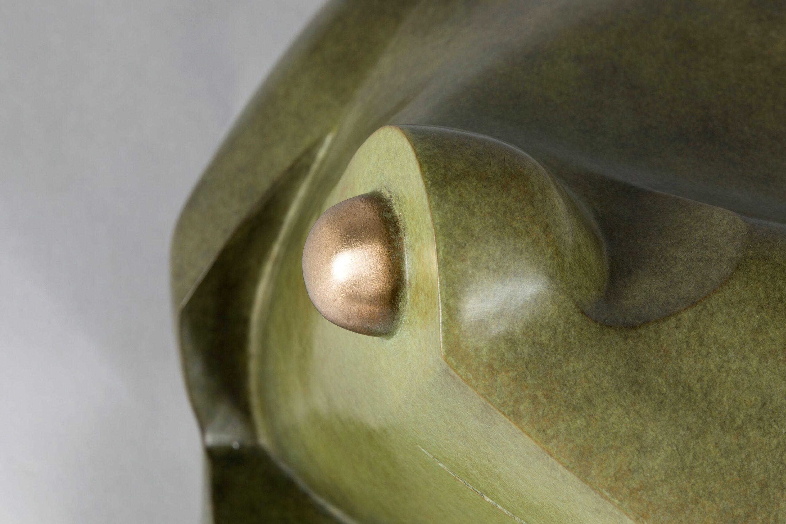 Mafalda by Marie Louise Sorbac -  Bronze animal sculpture, frog, green colour For Sale 5