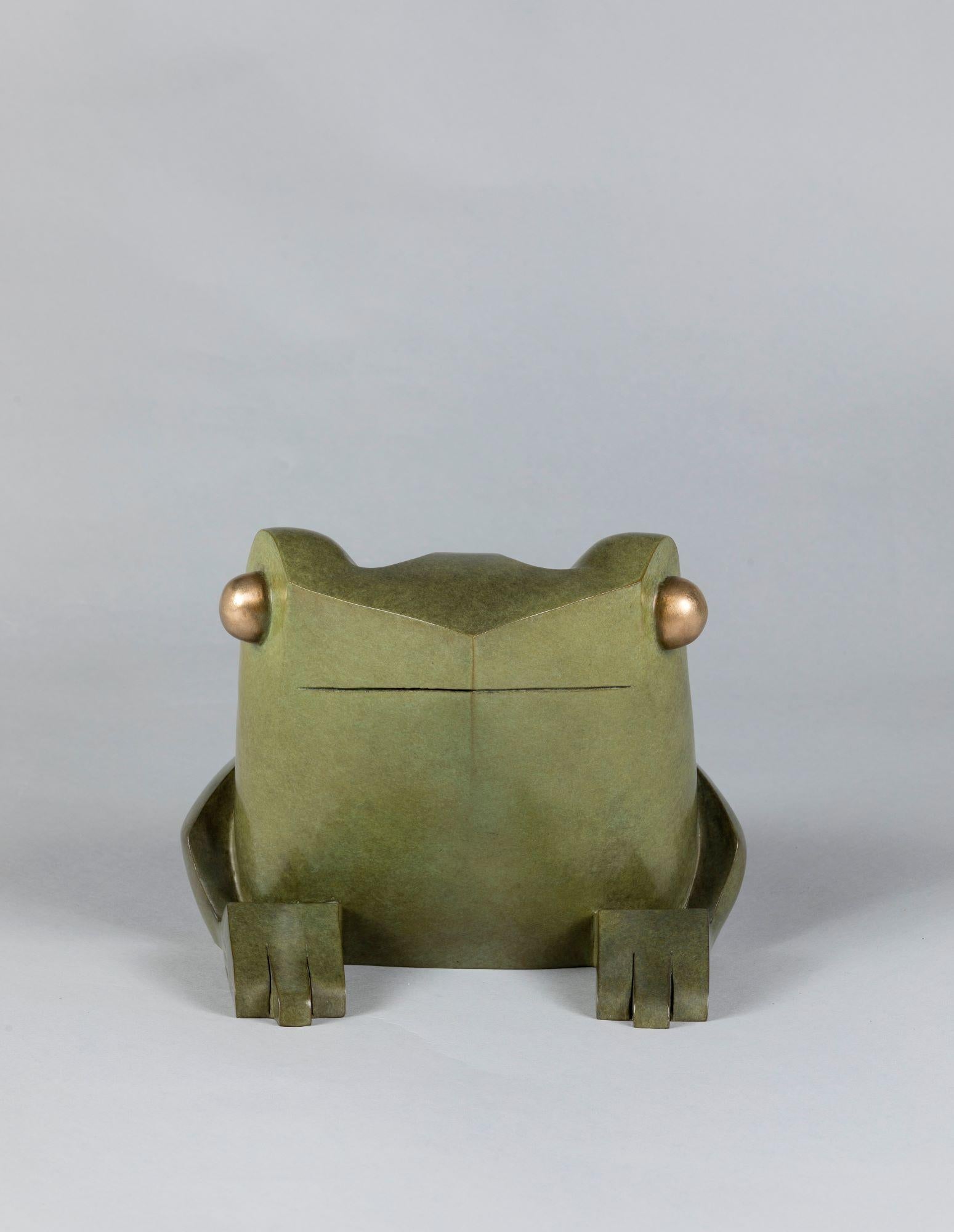 Mafalda de Marie Louise Sorbac  Sculpture animalière en bronze, grenouille, patine verte en vente 2