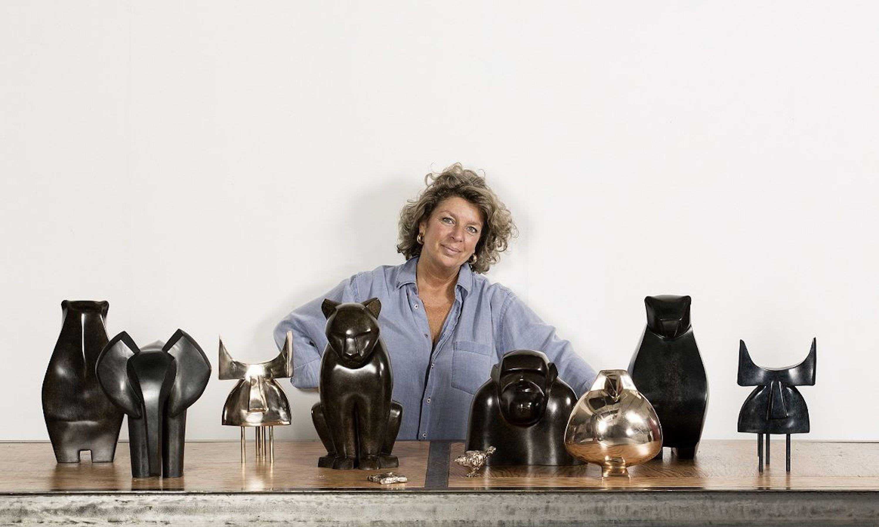 Oscar de Marie Louise Sorbac - Sculpture animalière en bronze, singe Bonobo, doré en vente 6