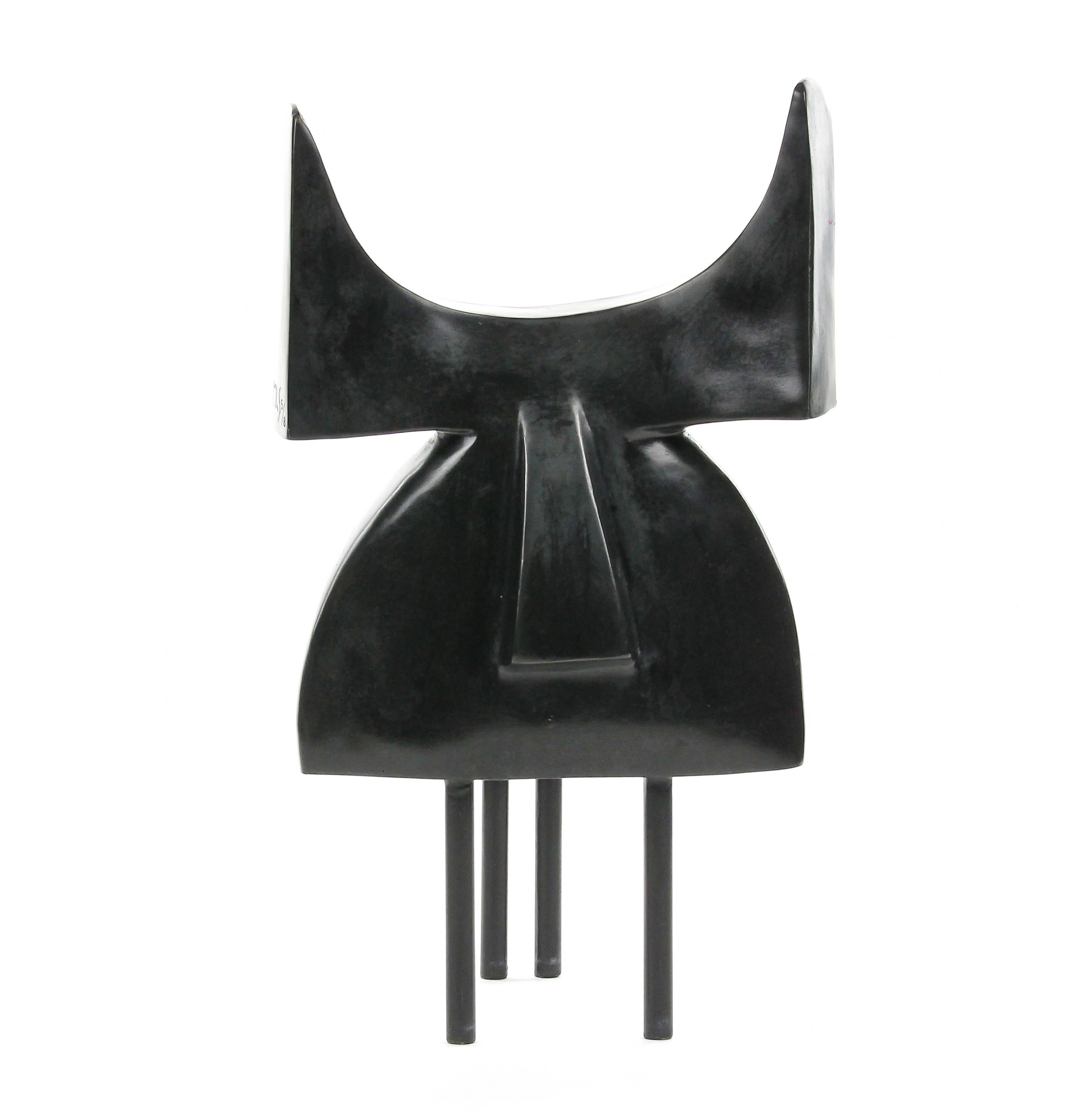 Pablo est une sculpture en bronze de l'artiste contemporaine française Marie Louise Sorbac, dont les dimensions sont de 31 × 18 × 25 cm (12,2 × 7,1 × 9,8 in). 
La sculpture est signée et numérotée, elle fait partie d'une édition limitée à 24