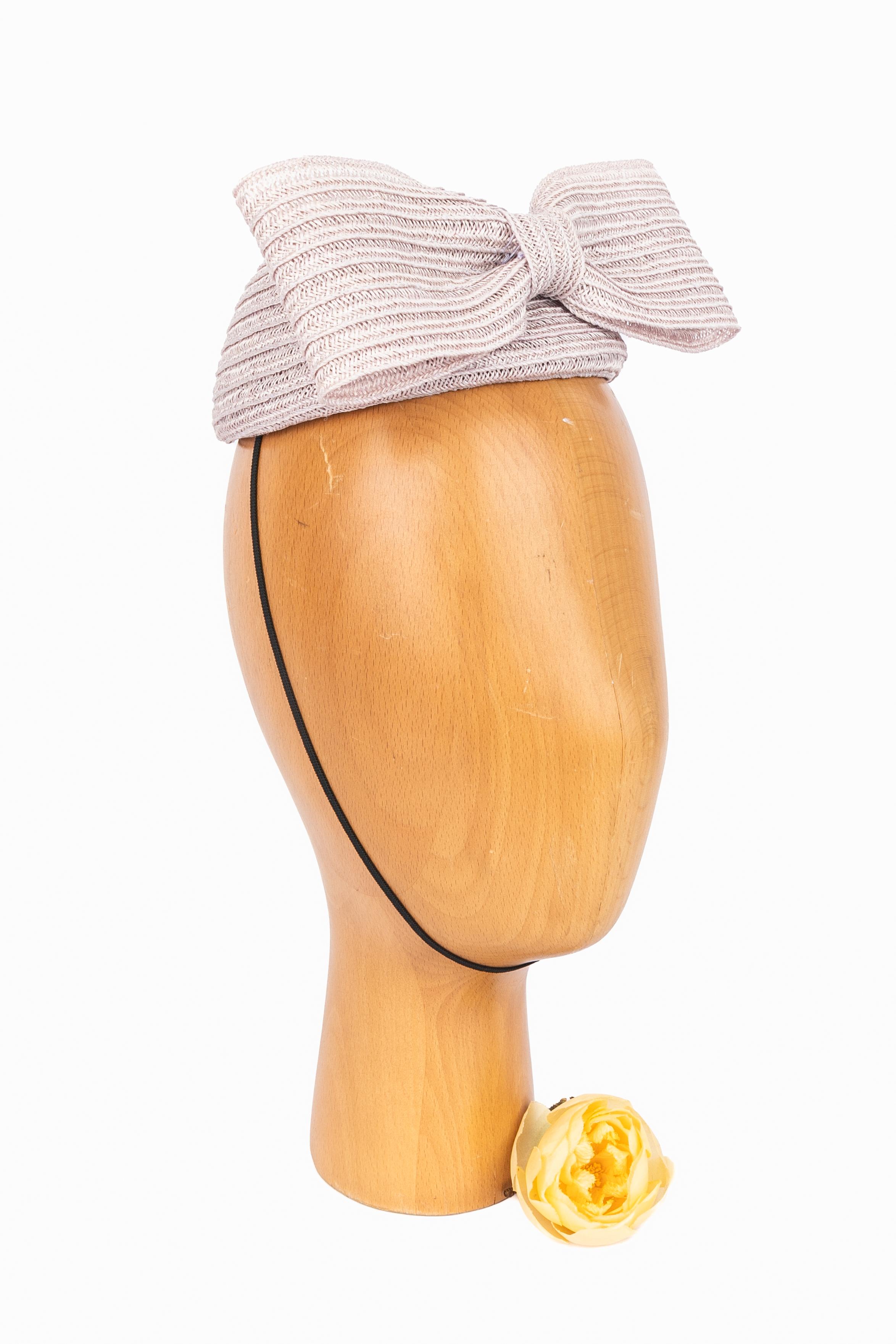 MARIE MERCIÉ - (Made in France) Mauve straw hat. Accessory from the 2000s.

Condition:
Very good condition

Dimensions:
Single-size

SKU:CHP128