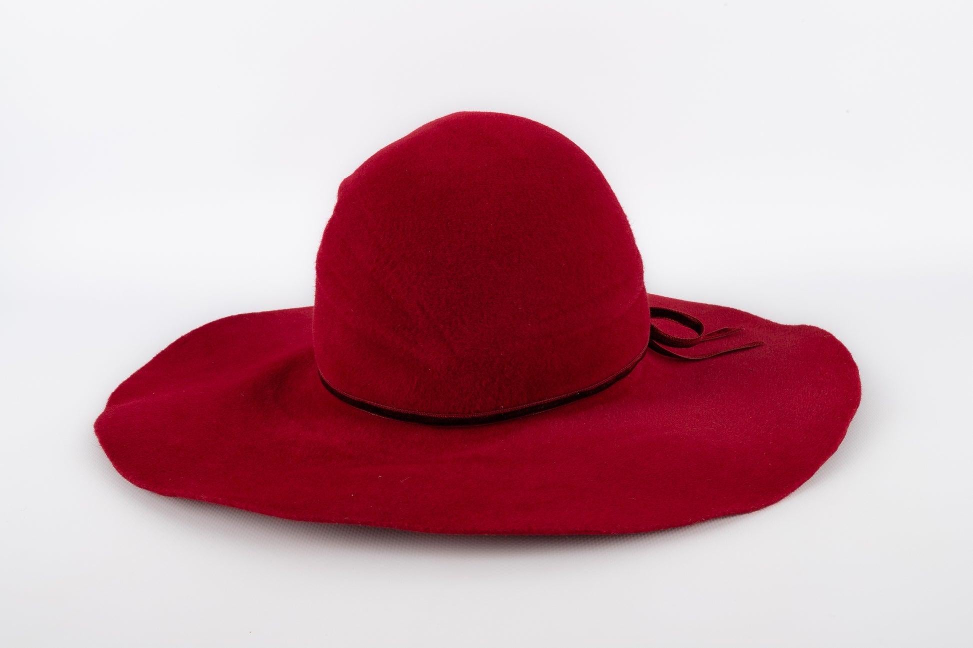 Marie Mercié Red Felt Hat In Good Condition For Sale In SAINT-OUEN-SUR-SEINE, FR