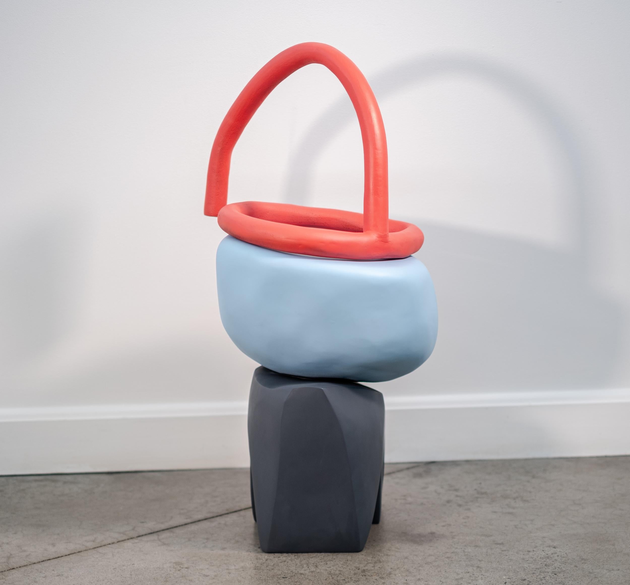 Questa scultura moderna, minimale, contemporanea, in ceramica e resina è stata realizzata a mano da Marie-Ève Fréchette. Le sculture esoteriche e moderne dell'artista del Quebec Marie-Ève Fréchette sono caratterizzate da linee audaci e pulite e da