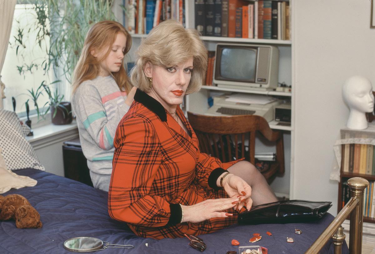 Paula and daughter, Rachel, at home in Philadelphia - Photograph by Mariette Pathy Allen