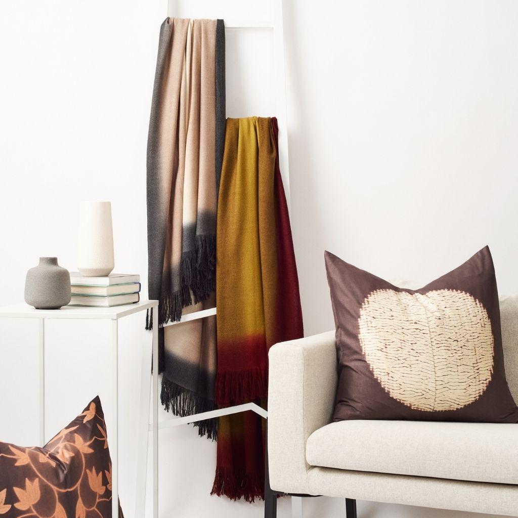 XXI secolo e contemporaneo Marigold Handloom Merino Modern Artisanal Throw In Hand Rolled Fringes in vendita