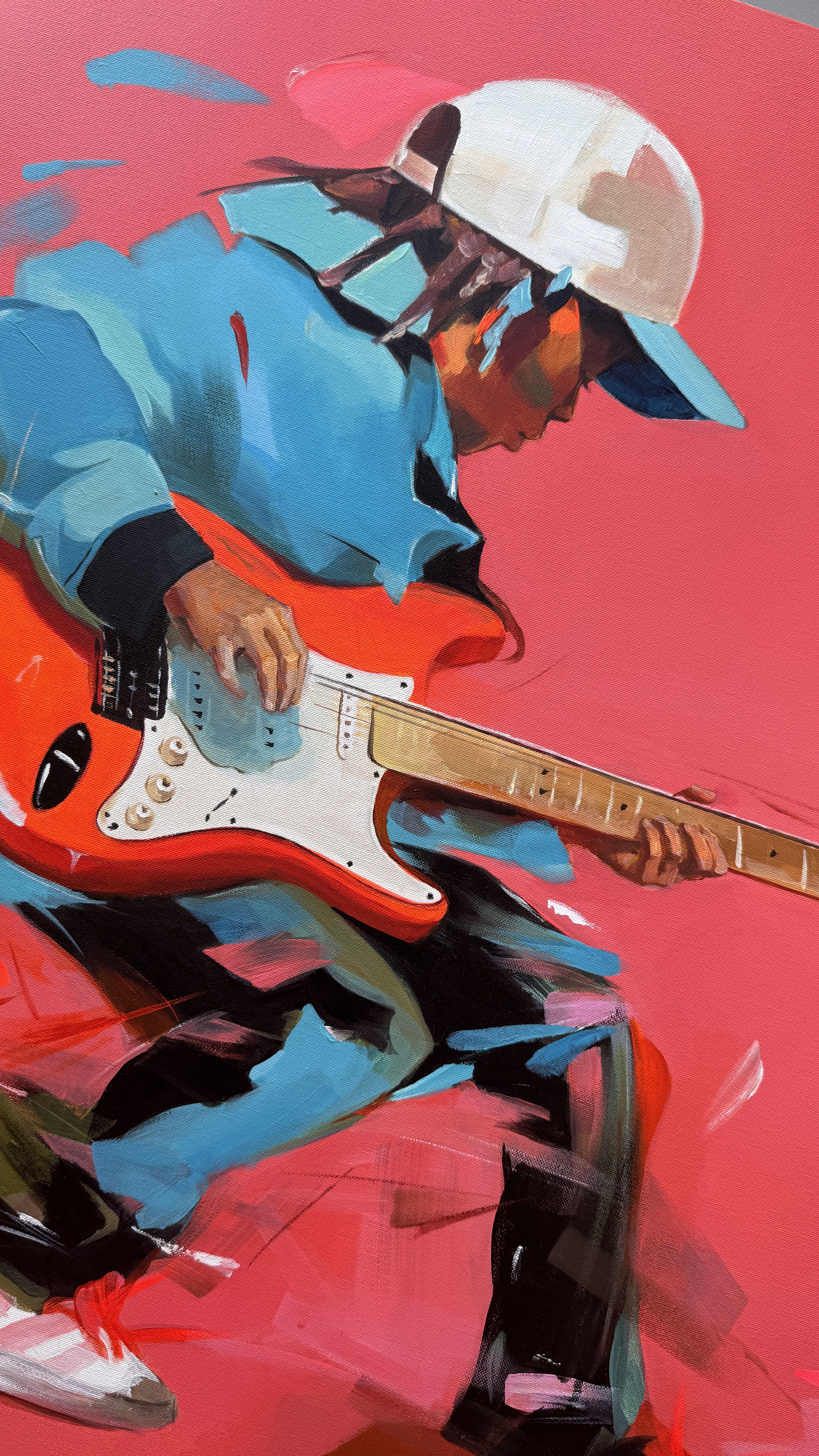 In der Kunst geht es, wie in der Musik, nicht um Präzision.
Es geht um Präsenz. Über den Moment, in dem alles lebendig wird.

Dies ist nicht nur eine Gitarre.
Es ist die Stimme der Freiheit.
Jeder Akkord ist eine Explosion der Energie,
jede Note -